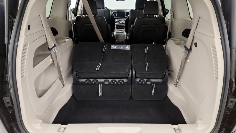 2017 Chrysler Pacifica Touring L 23