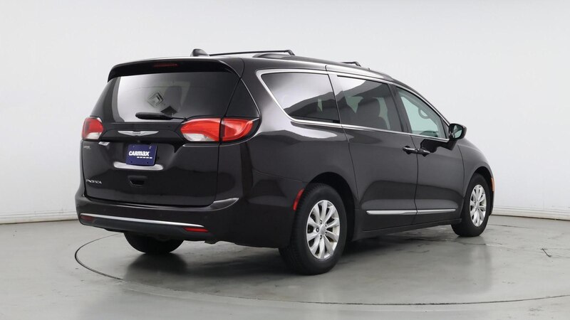 2017 Chrysler Pacifica Touring L 8