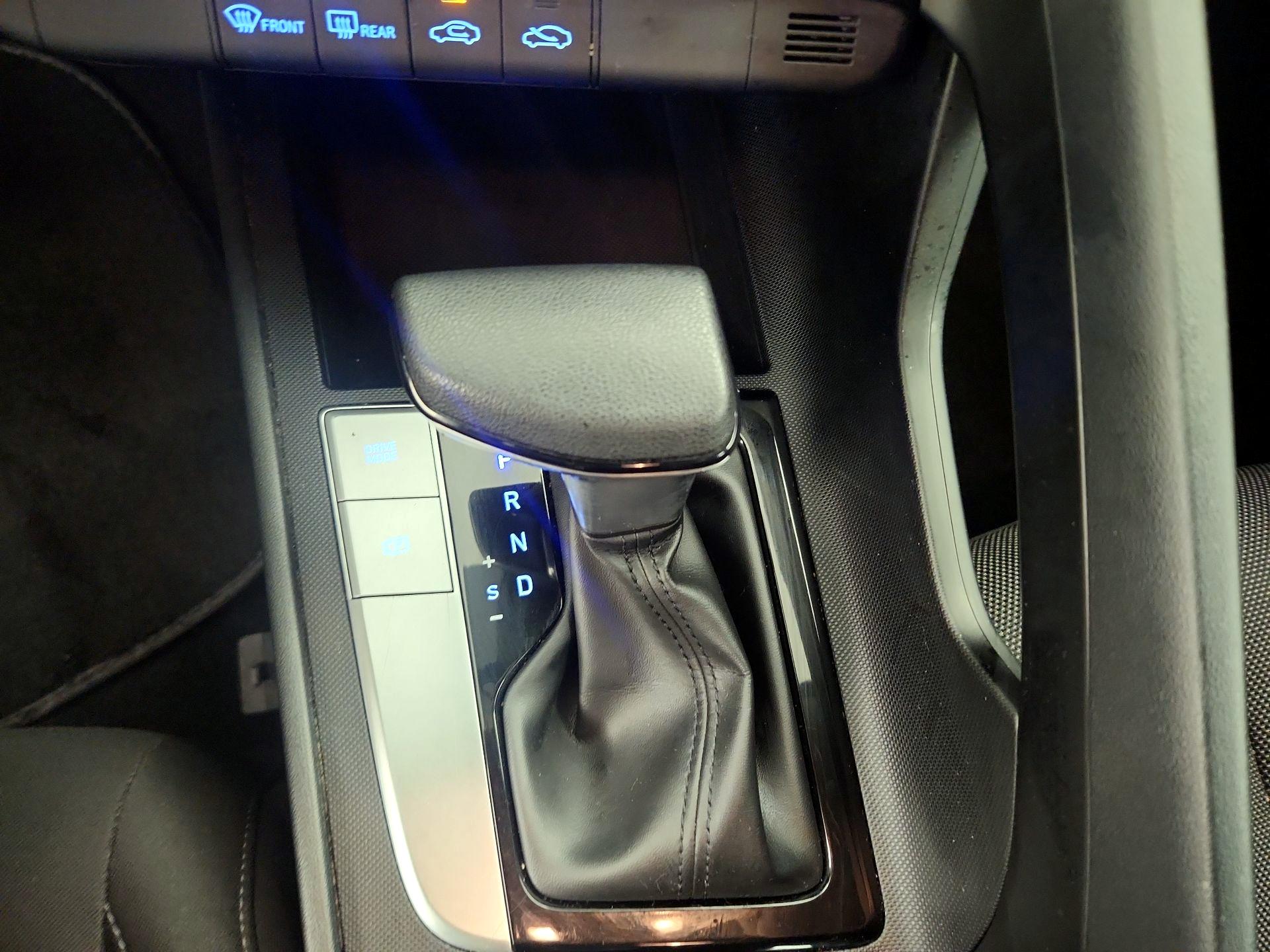 Thumbnail: 2021 Hyundai Elantra - 17