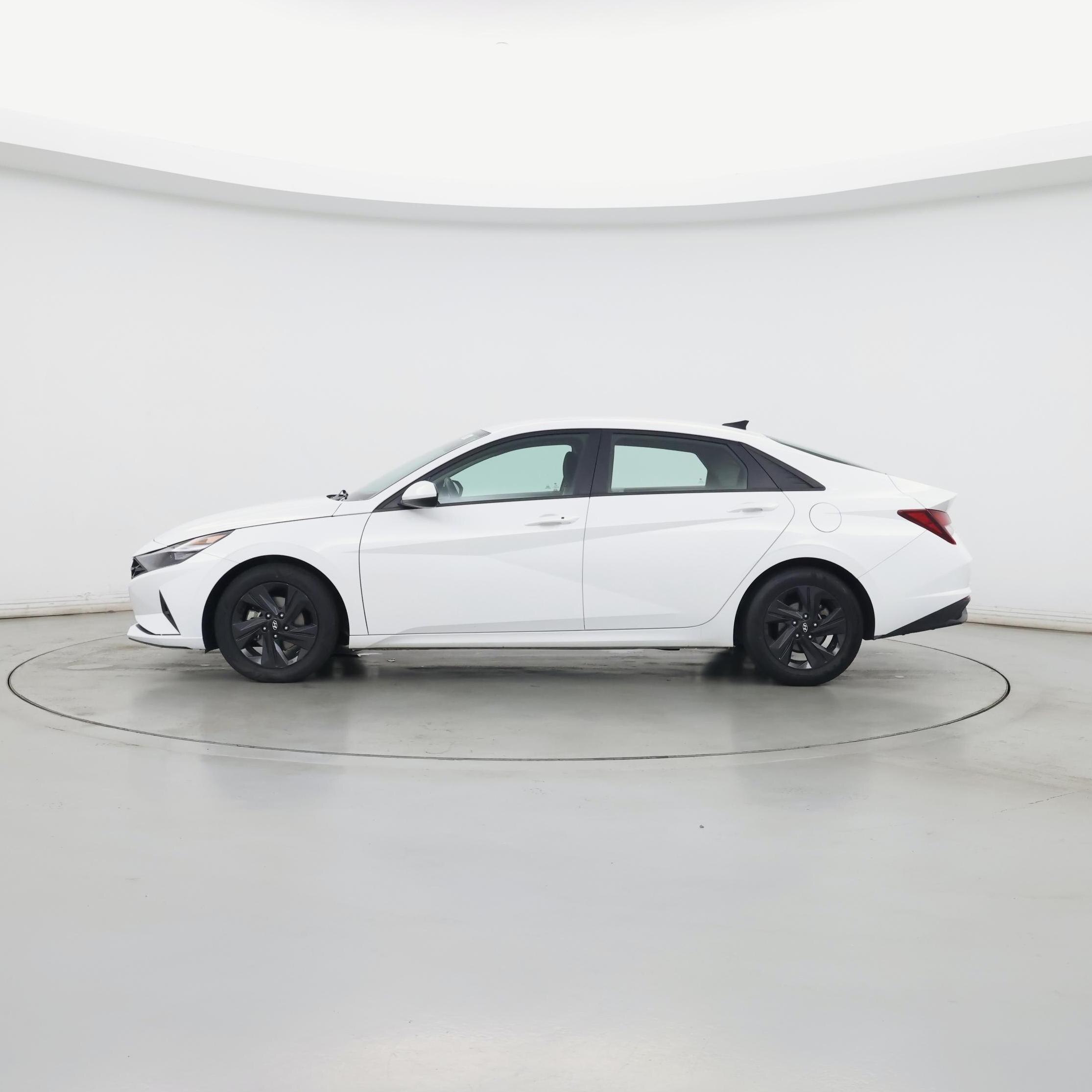 Thumbnail: 2021 Hyundai Elantra - 3