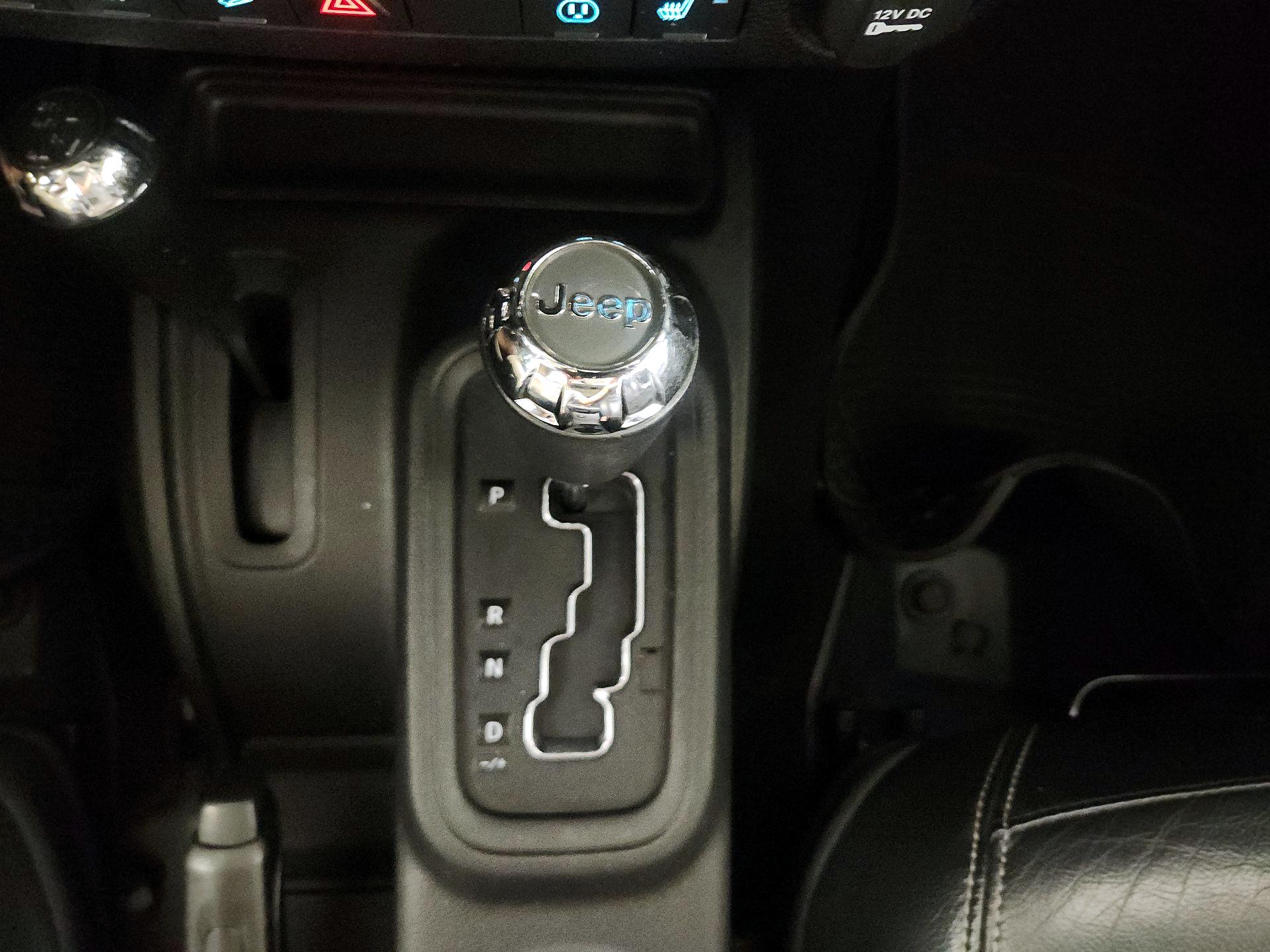 Thumbnail: 2015 Jeep Wrangler - 13