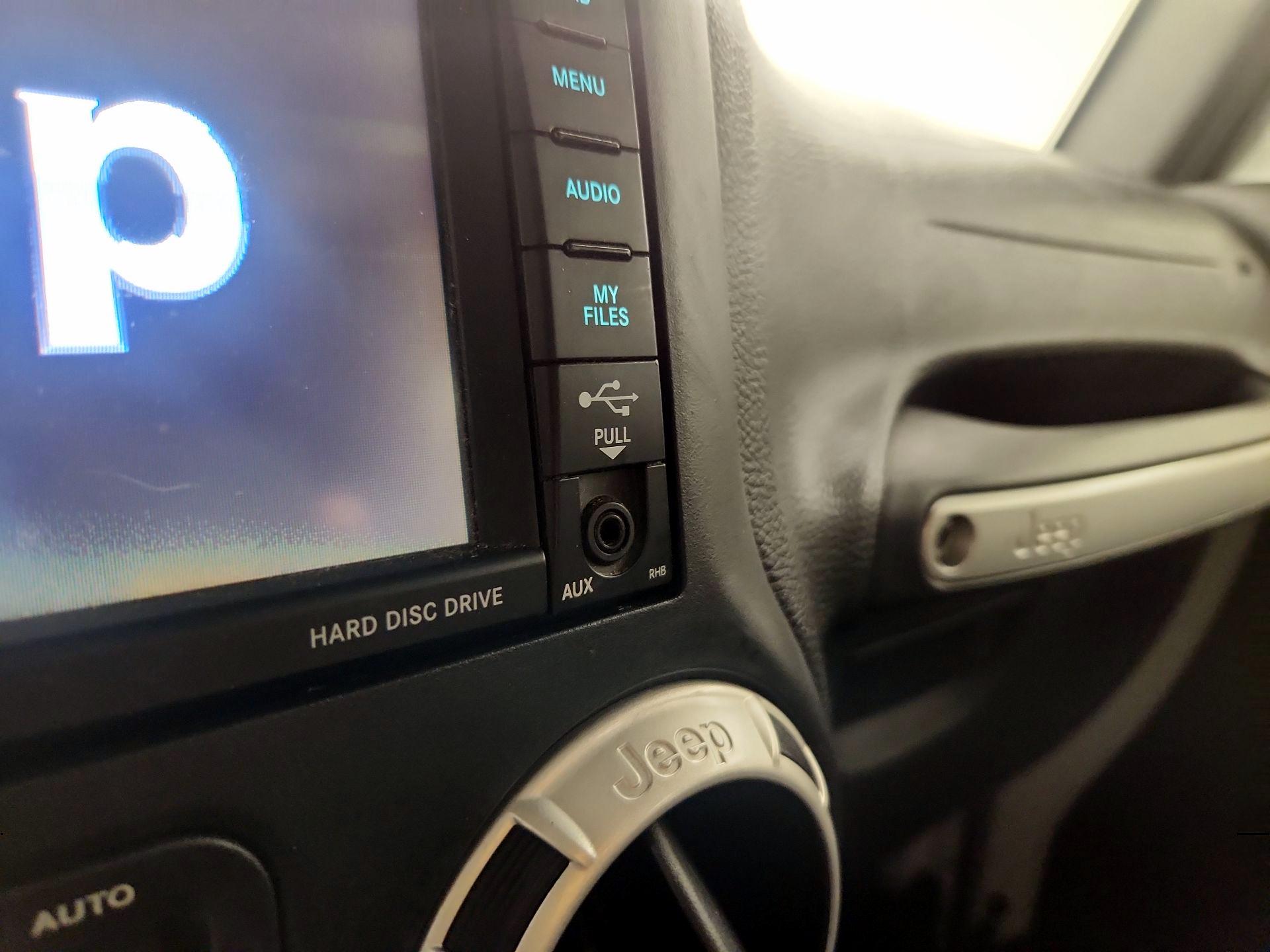 Thumbnail: 2015 Jeep Wrangler - 14
