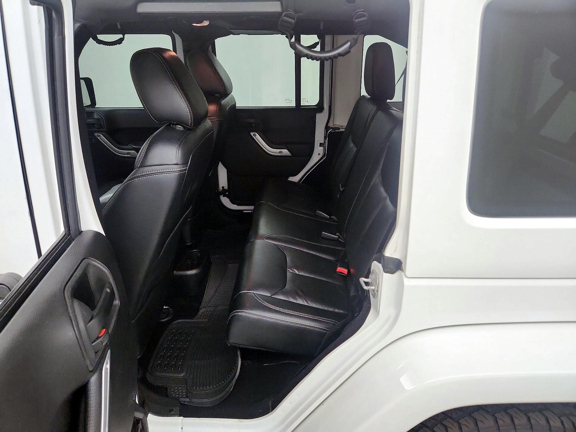 Thumbnail: 2015 Jeep Wrangler - 15