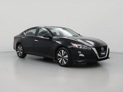 Black 2022 Nissan Altima SV