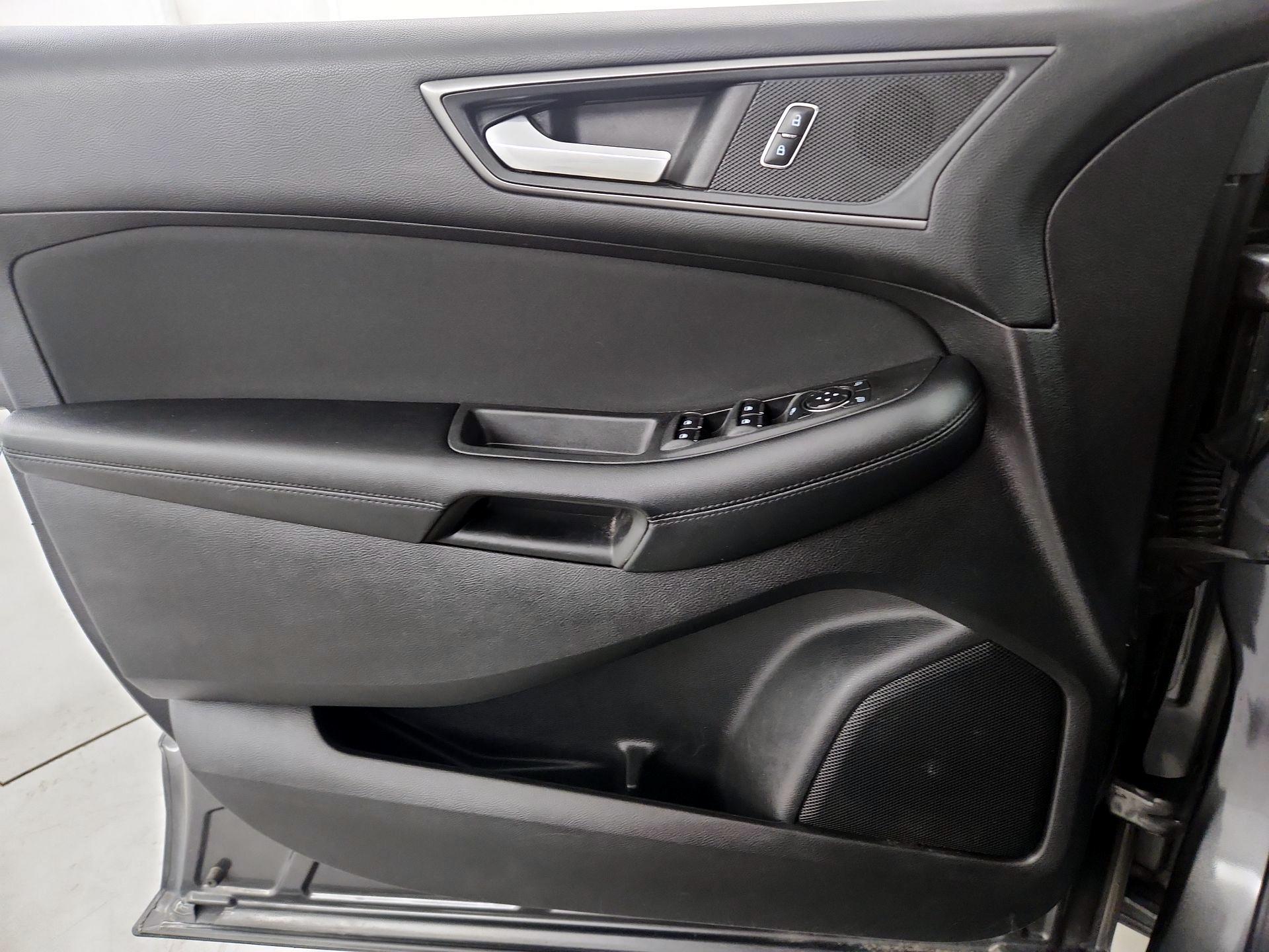 Thumbnail: 2017 Ford Edge - 12