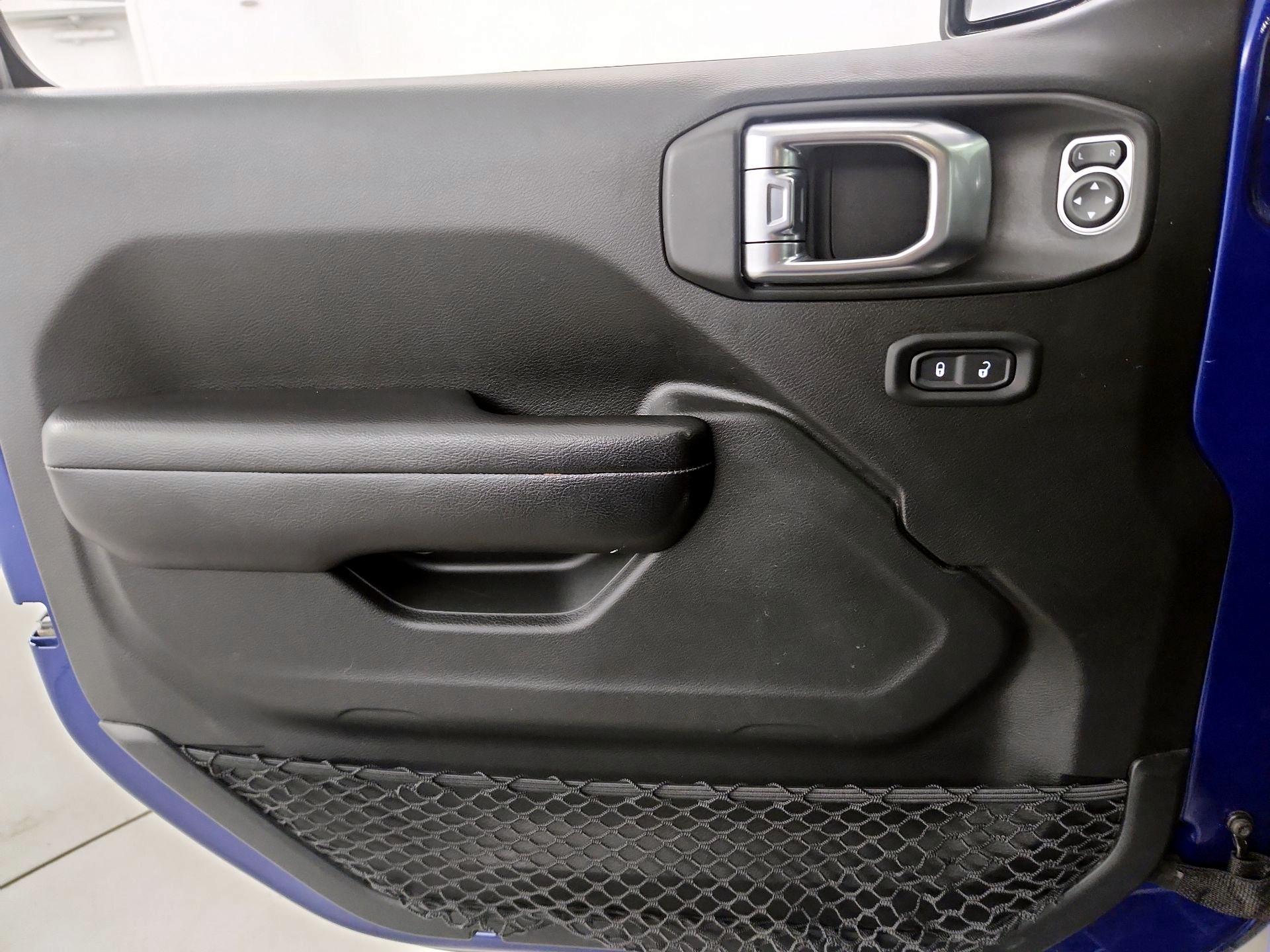Thumbnail: 2019 Jeep Wrangler - 12