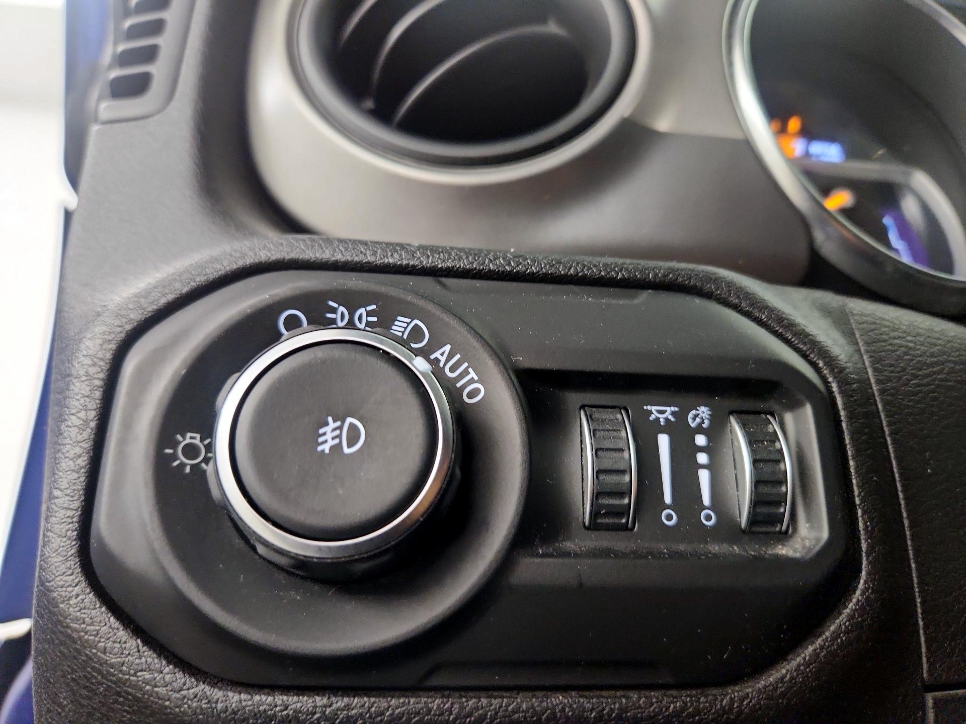 Thumbnail: 2019 Jeep Wrangler - 13