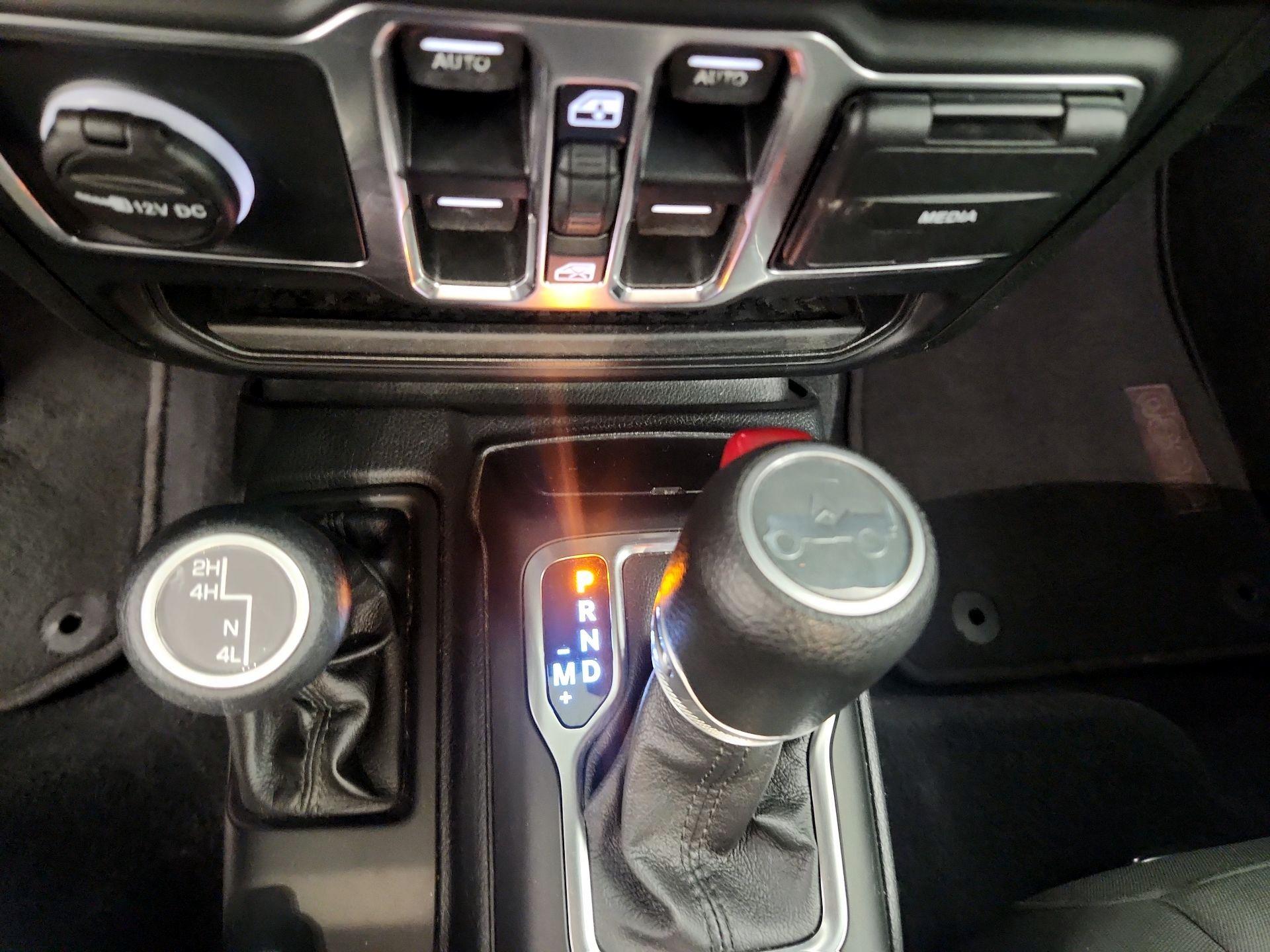 Thumbnail: 2019 Jeep Wrangler - 17