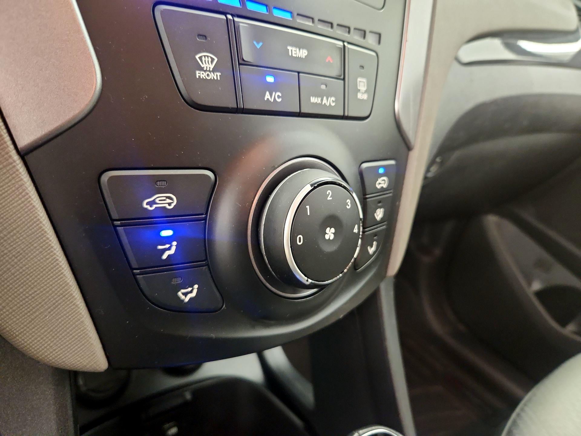 Thumbnail: 2014 Hyundai Santa Fe - 16
