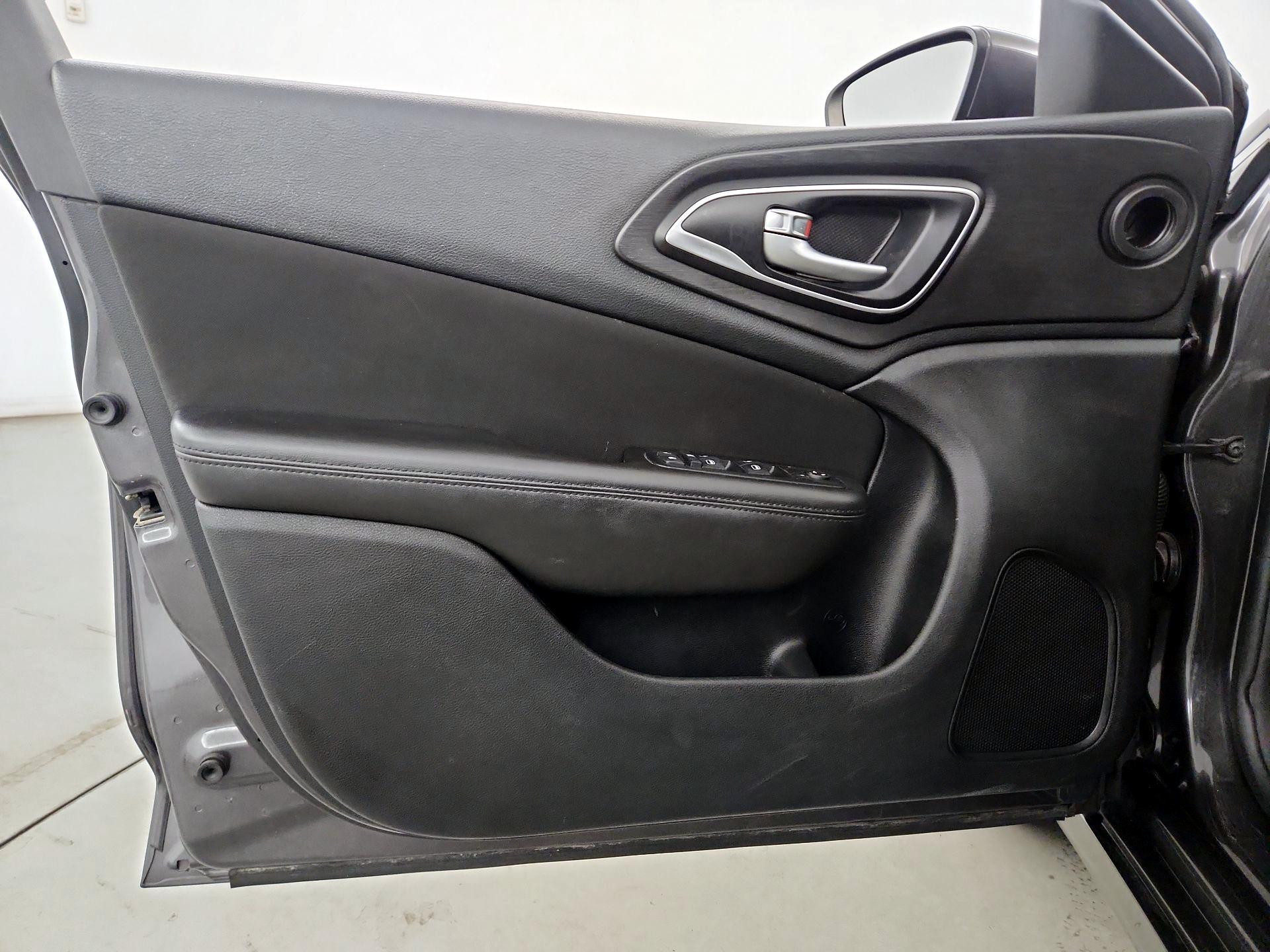 Thumbnail: 2015 Chrysler 200 - 12