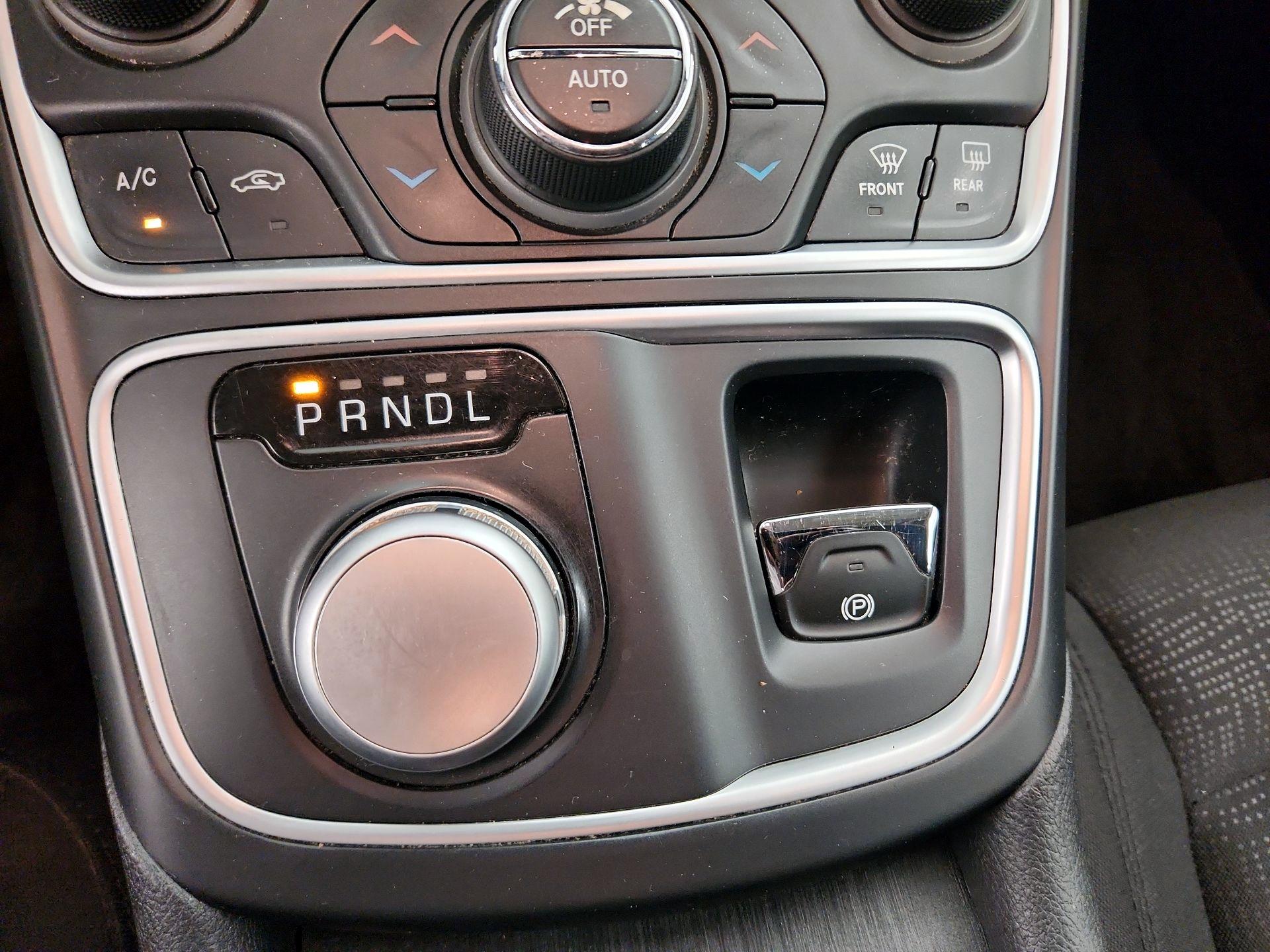 Thumbnail: 2015 Chrysler 200 - 17