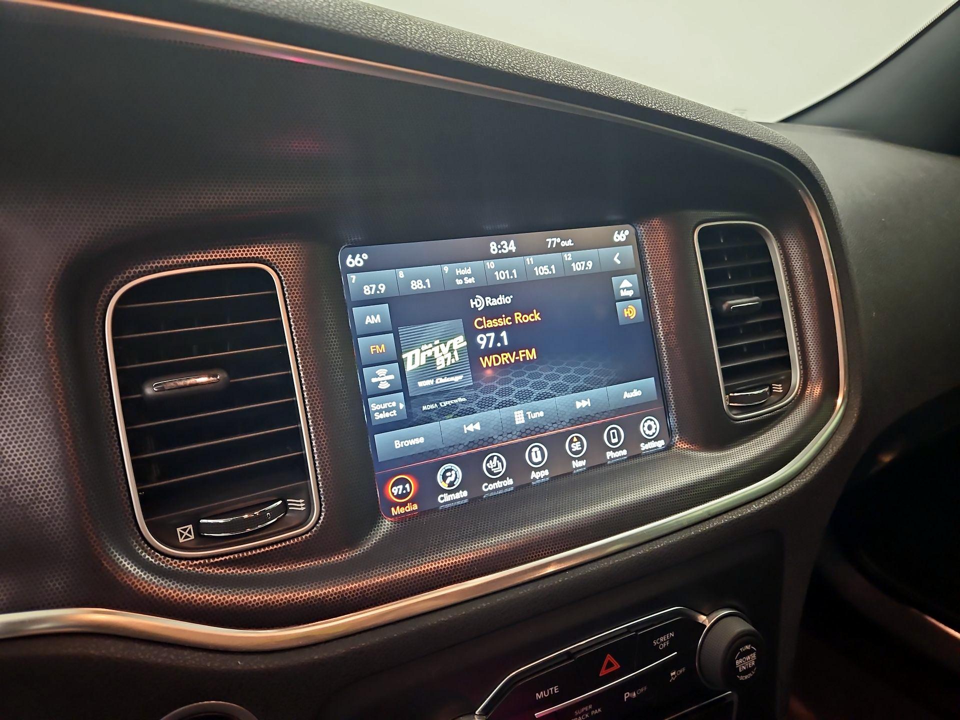 Thumbnail: 2018 Dodge Charger - 16