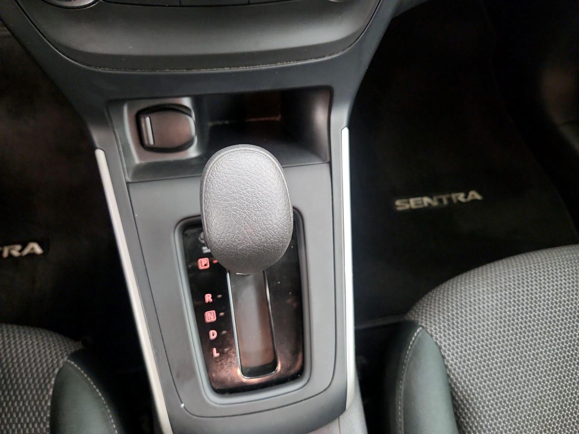 Thumbnail: 2019 Nissan Sentra - 17