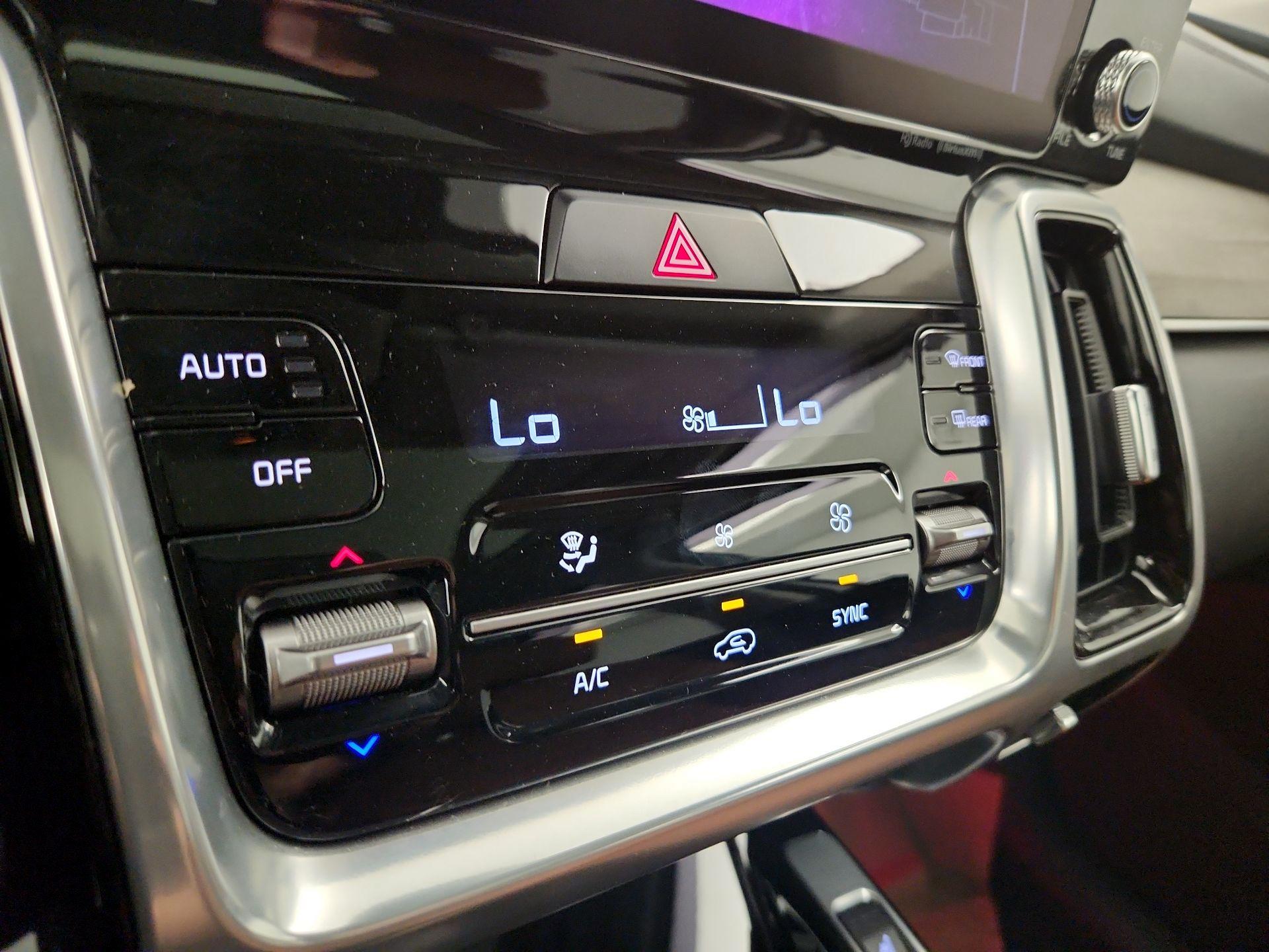 Thumbnail: 2023 Kia Sorento - 17