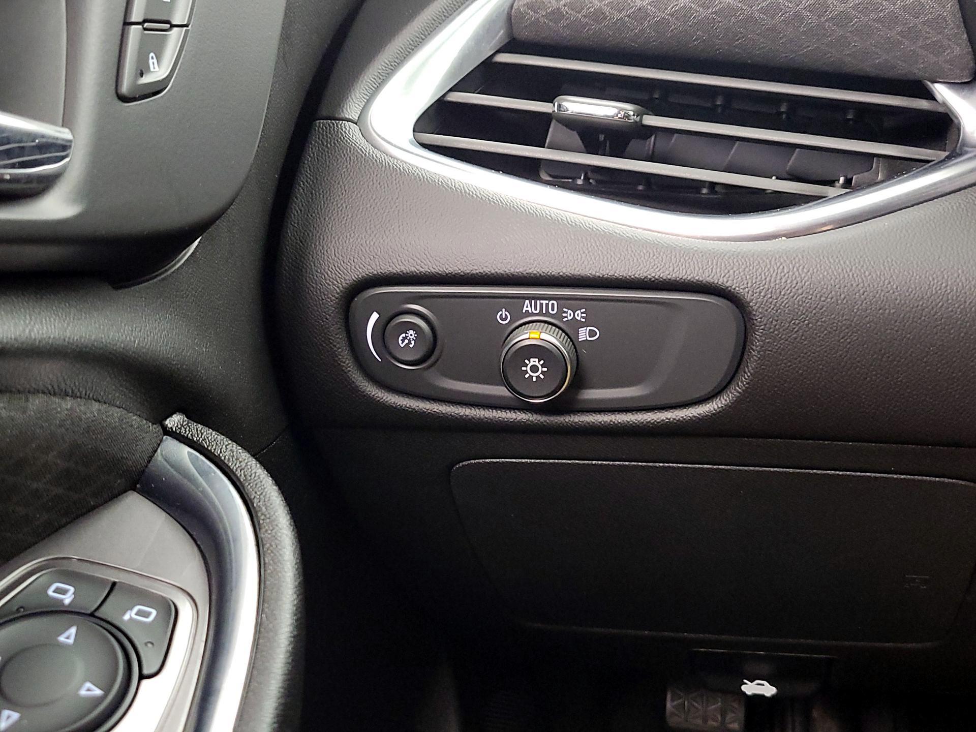 Thumbnail: 2020 Chevrolet Malibu - 13