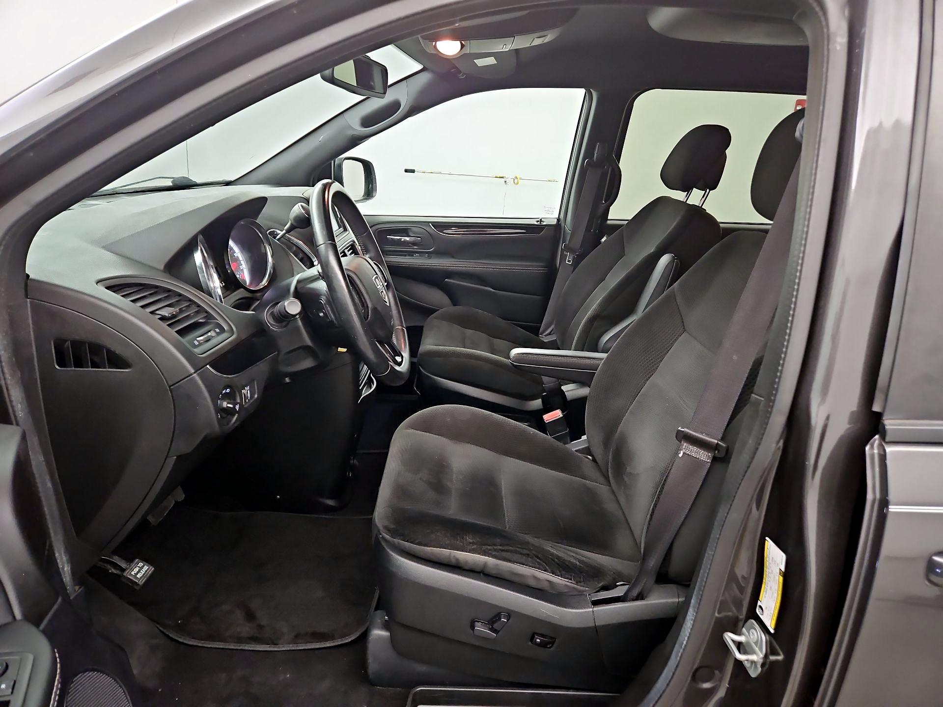 Thumbnail: 2019 Dodge Grand Caravan - 9