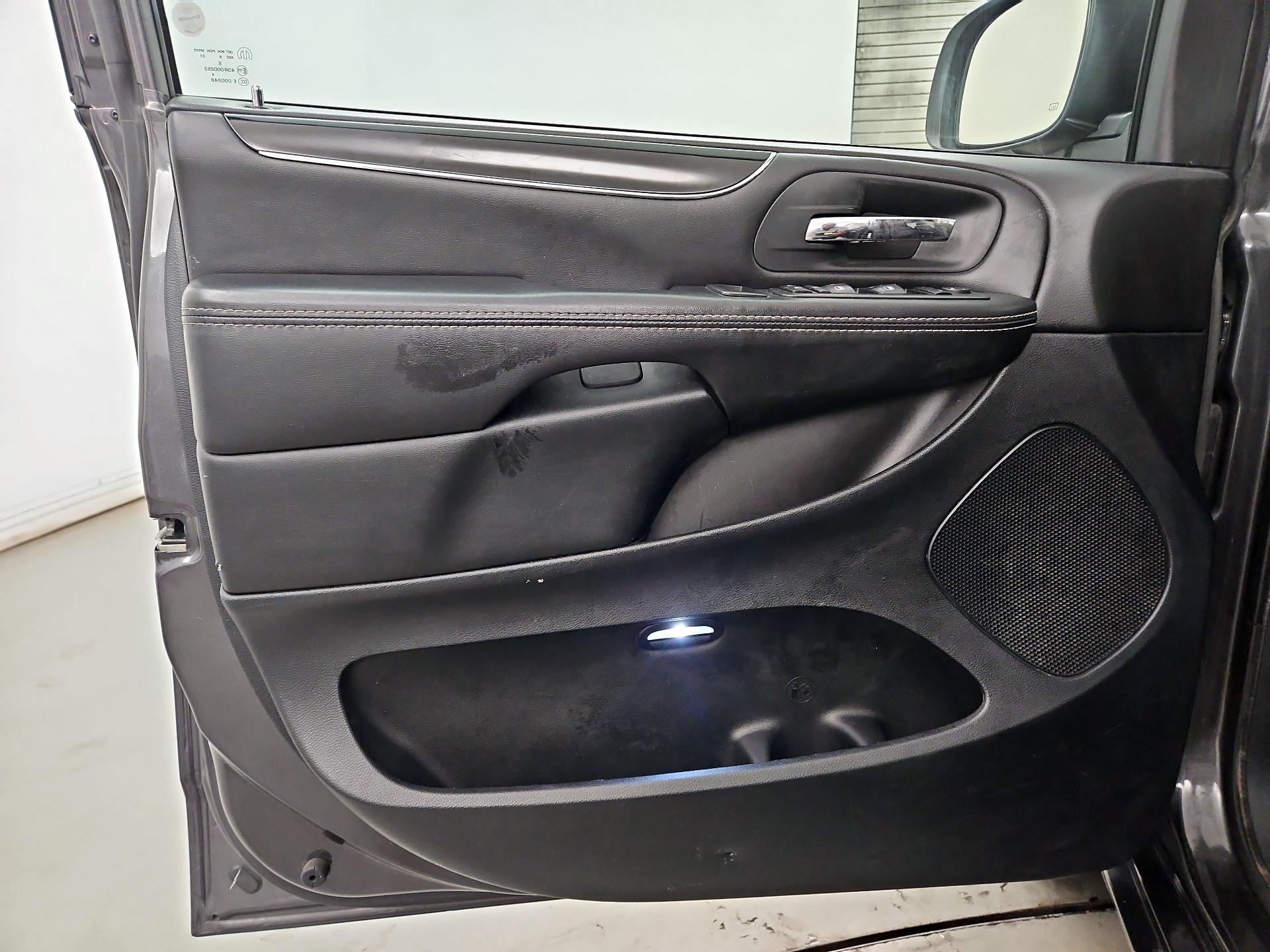 Thumbnail: 2019 Dodge Grand Caravan - 10