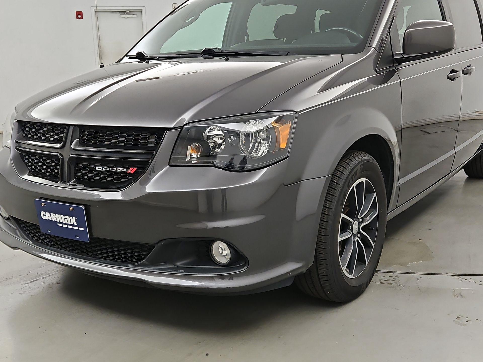 Thumbnail: 2019 Dodge Grand Caravan - 3
