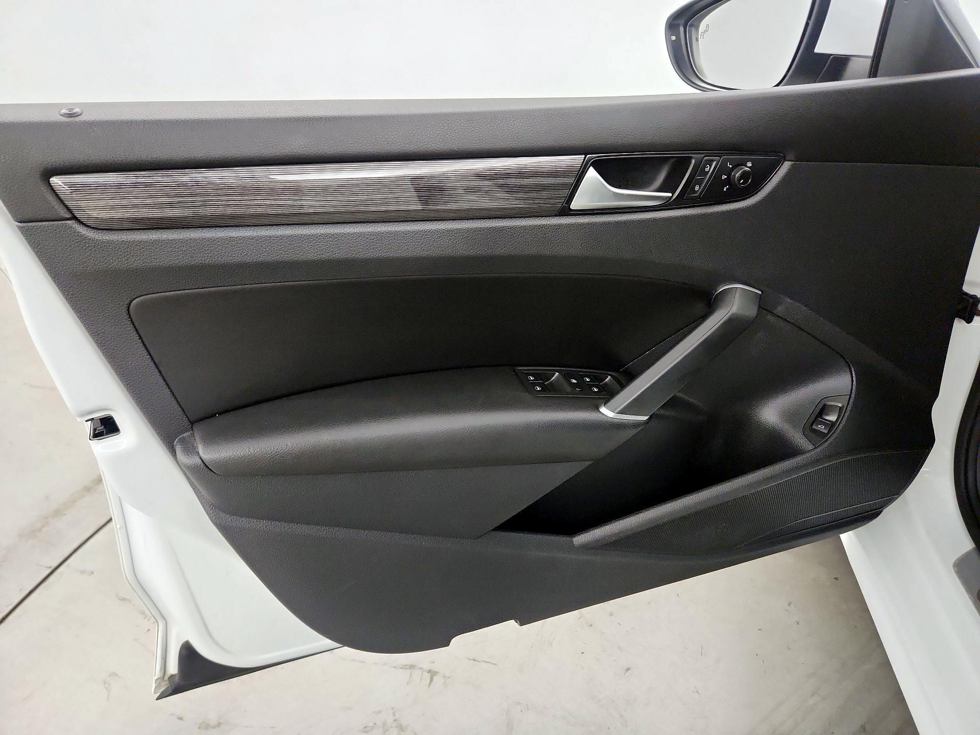 Thumbnail: 2020 Volkswagen Passat - 12