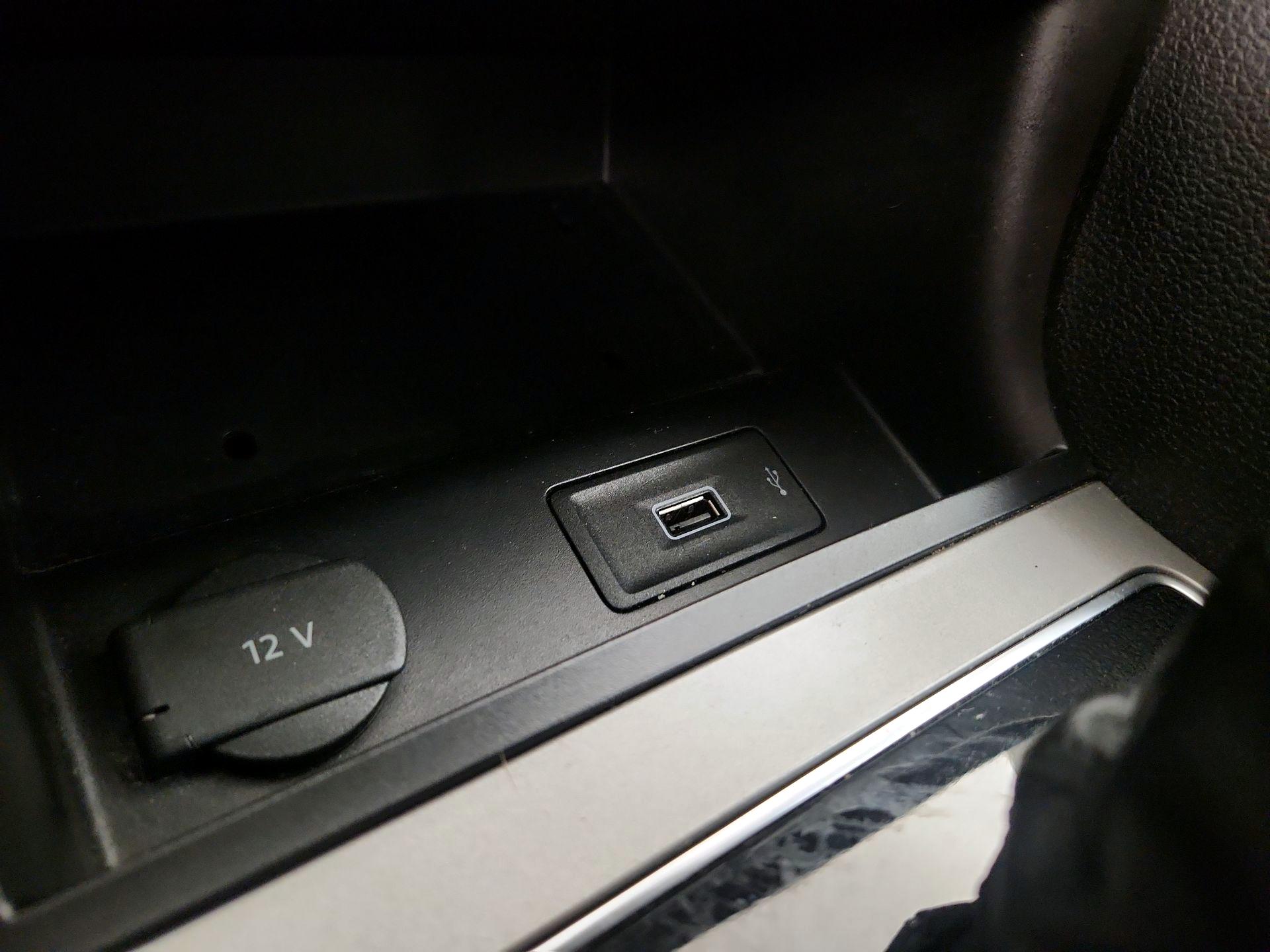 Thumbnail: 2020 Volkswagen Passat - 18