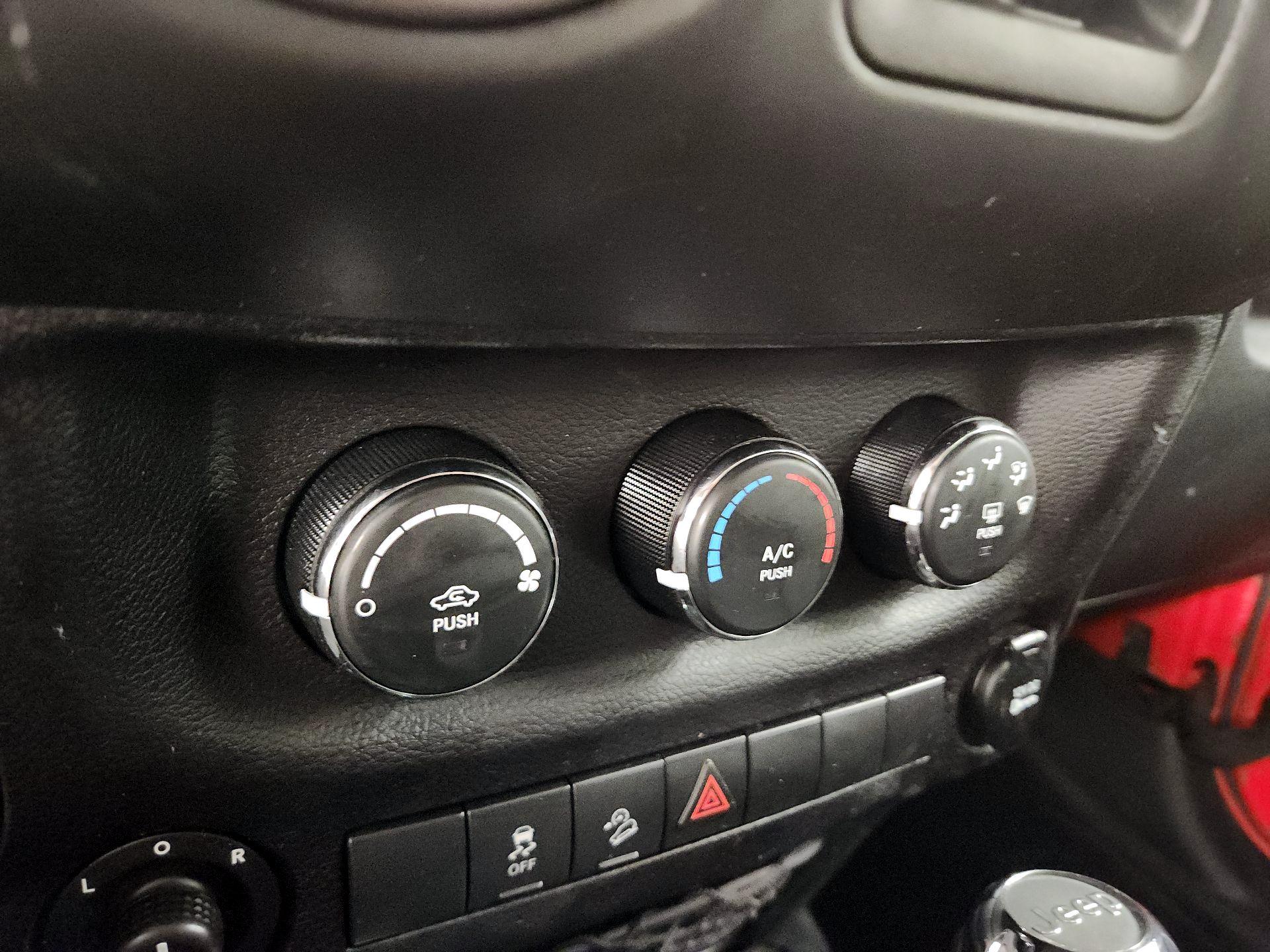 Thumbnail: 2016 Jeep Wrangler - 15