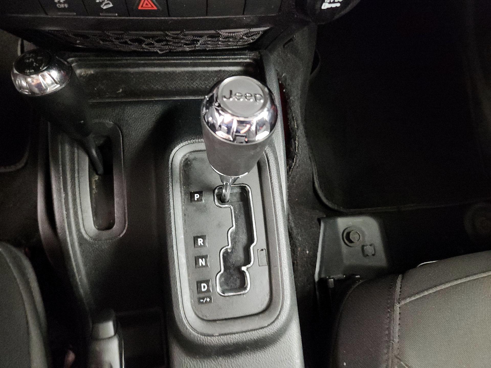 Thumbnail: 2016 Jeep Wrangler - 16