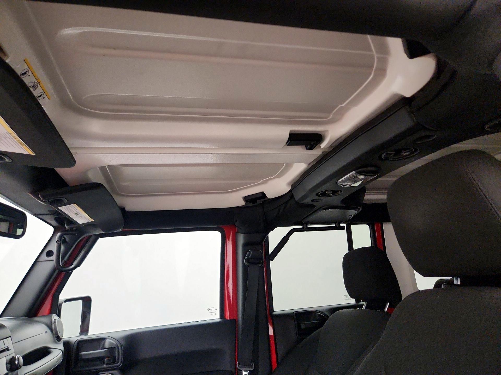 Thumbnail: 2016 Jeep Wrangler - 18