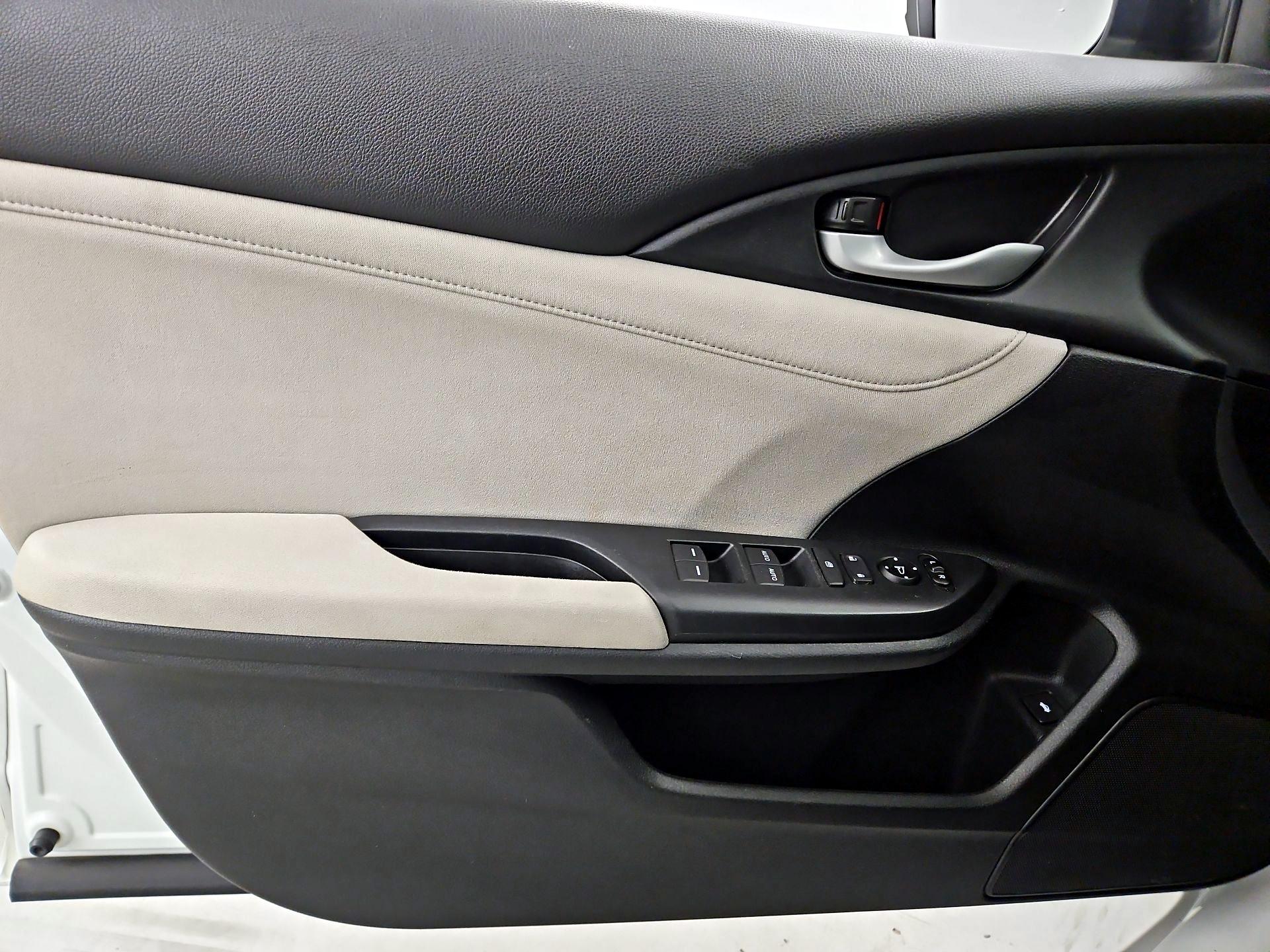 Thumbnail: 2021 Honda Insight - 12