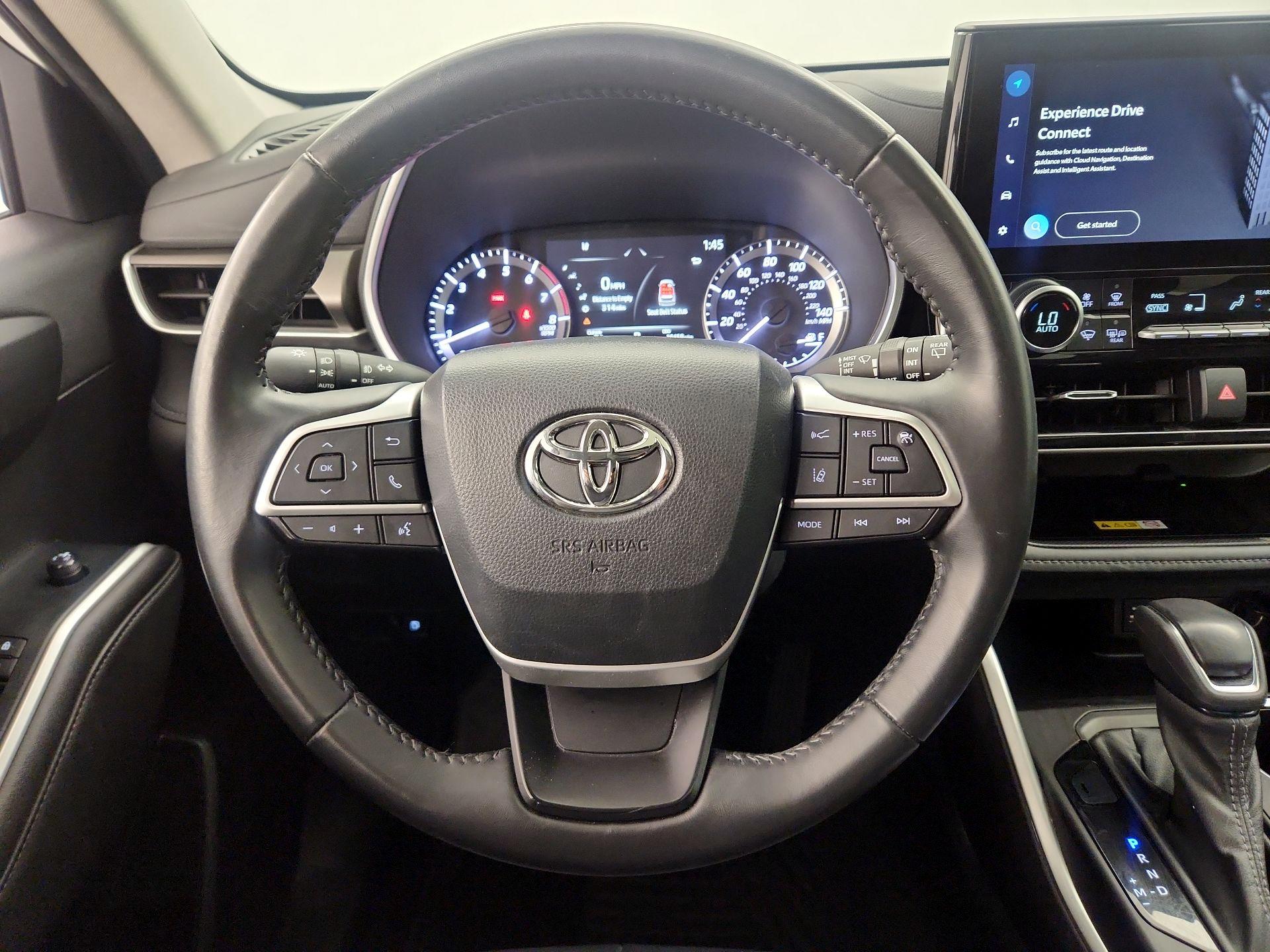 Thumbnail: 2023 Toyota Highlander - 10