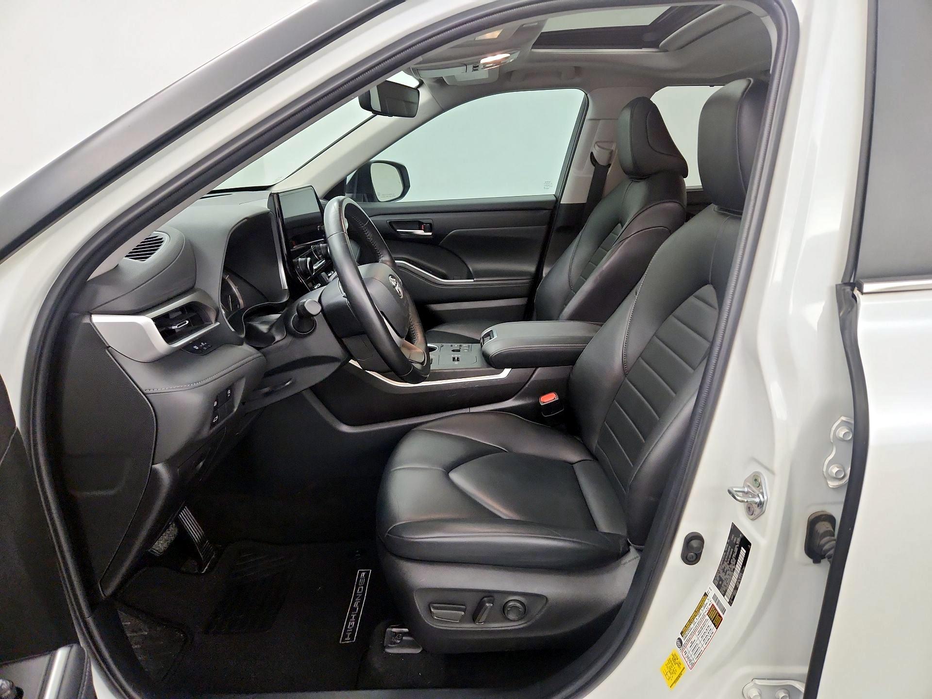 Thumbnail: 2023 Toyota Highlander - 11