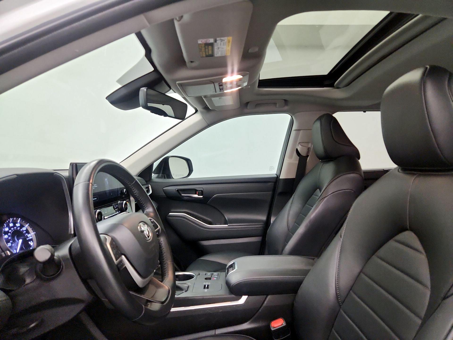 Thumbnail: 2023 Toyota Highlander - 19