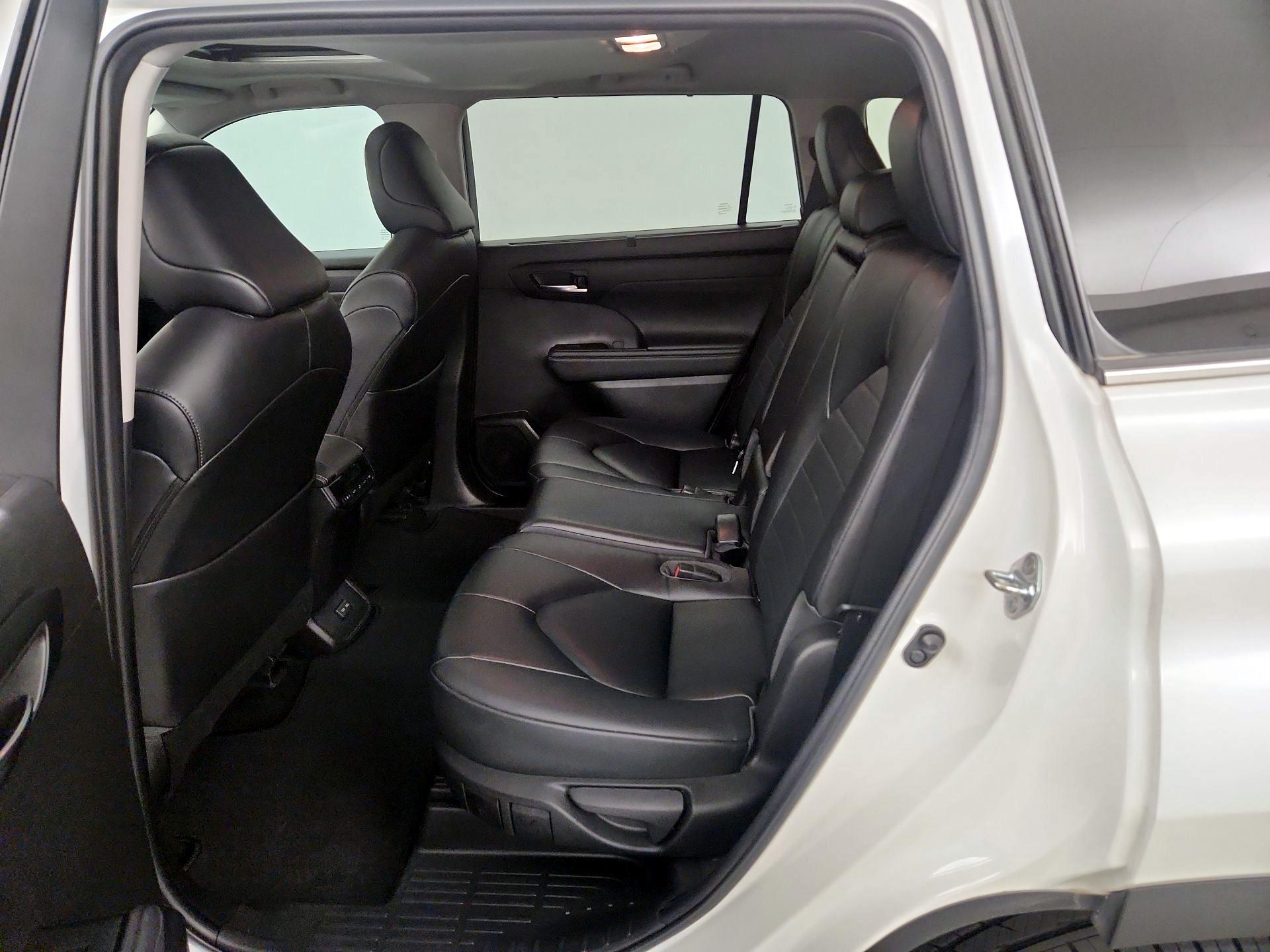 Thumbnail: 2023 Toyota Highlander - 20