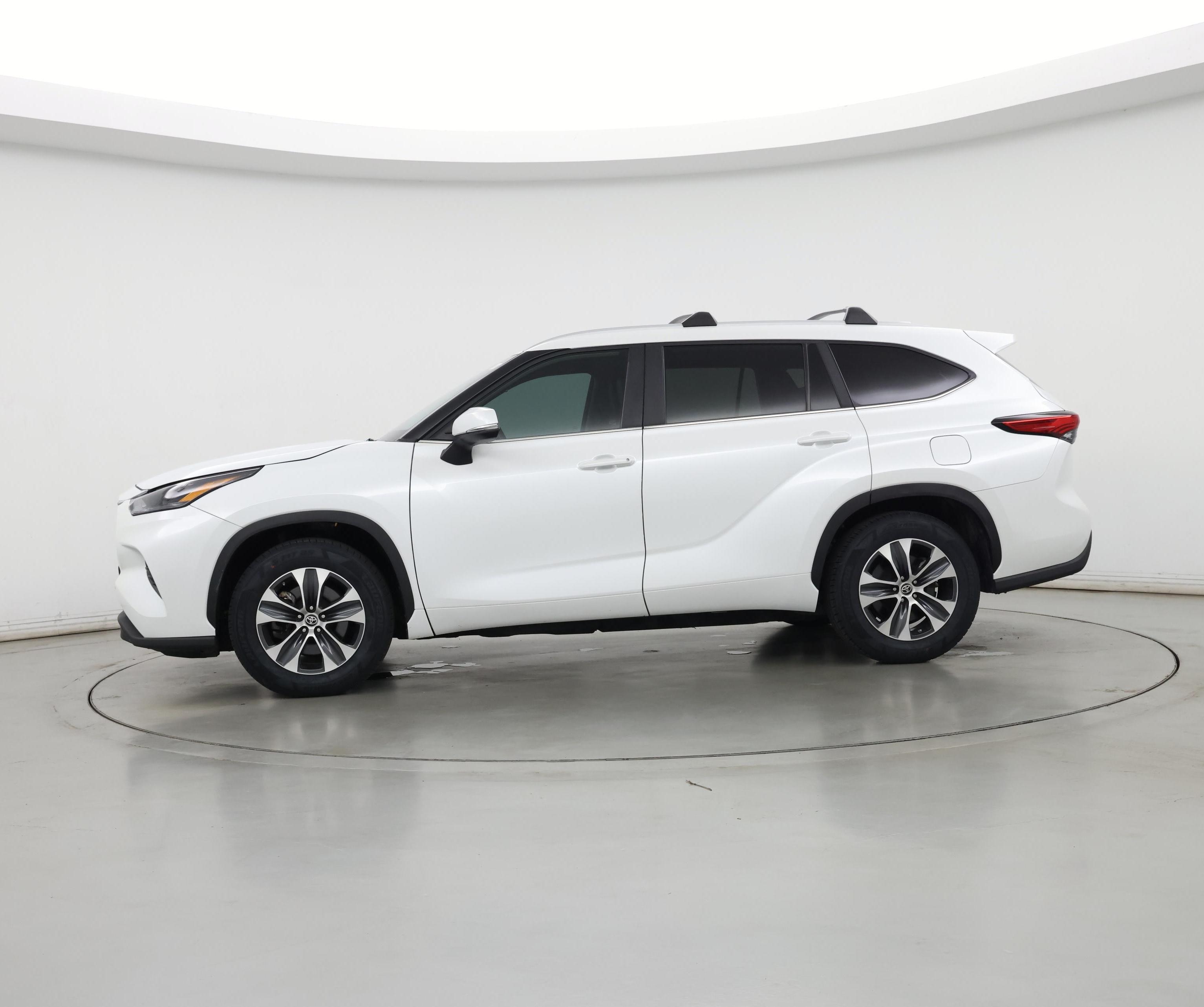 Thumbnail: 2023 Toyota Highlander - 3