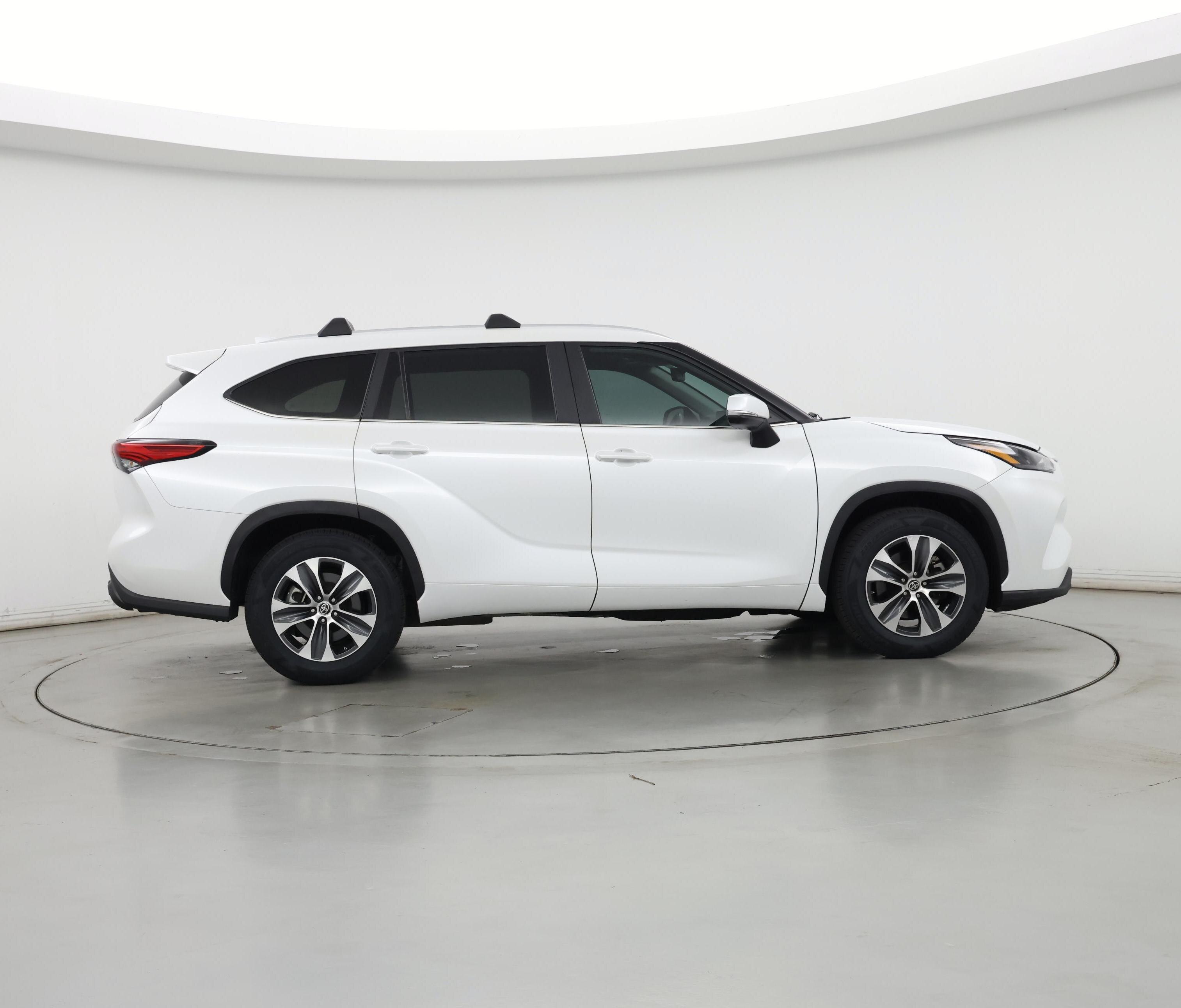 Thumbnail: 2023 Toyota Highlander - 7