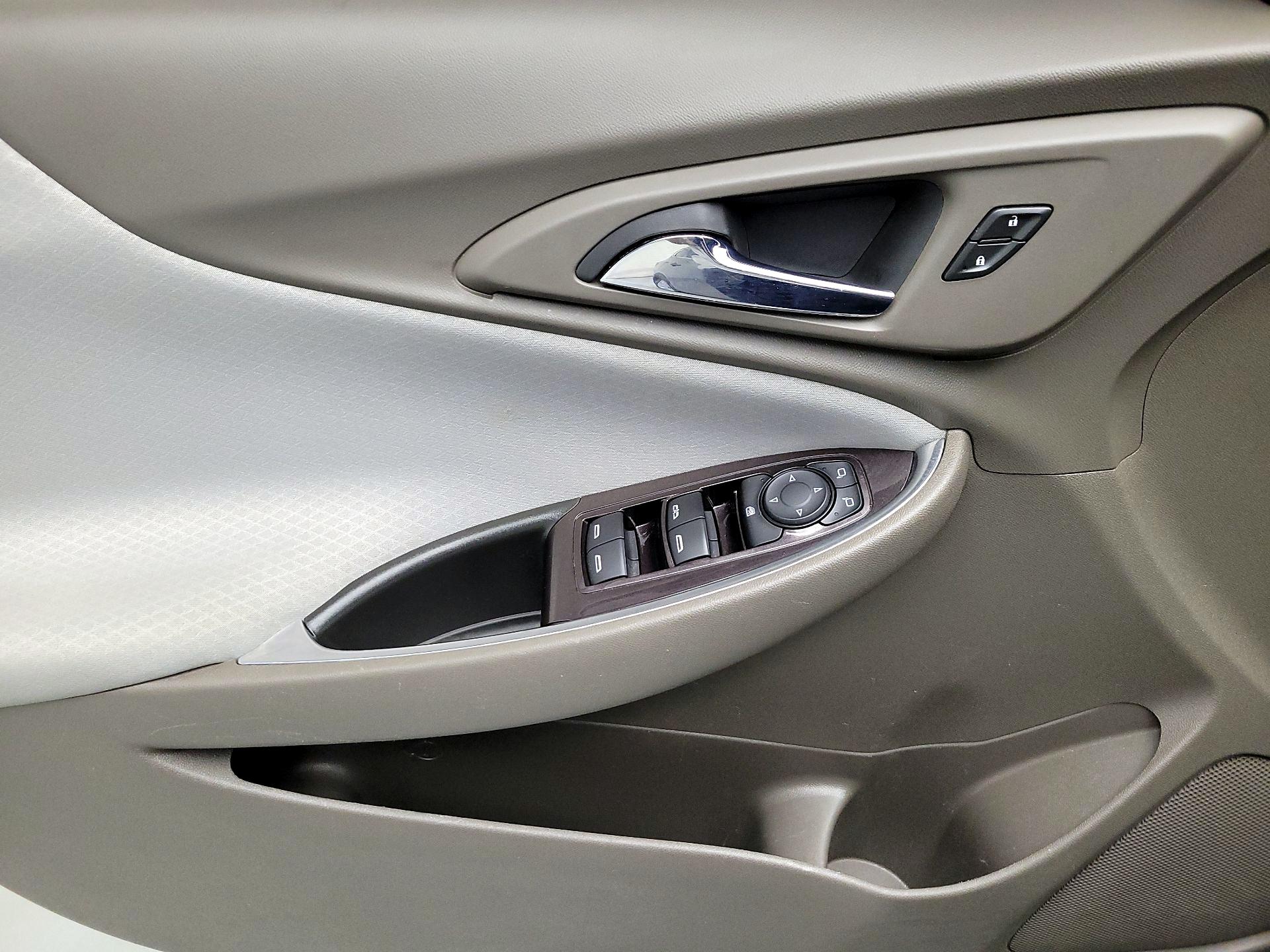 Thumbnail: 2020 Chevrolet Malibu - 12