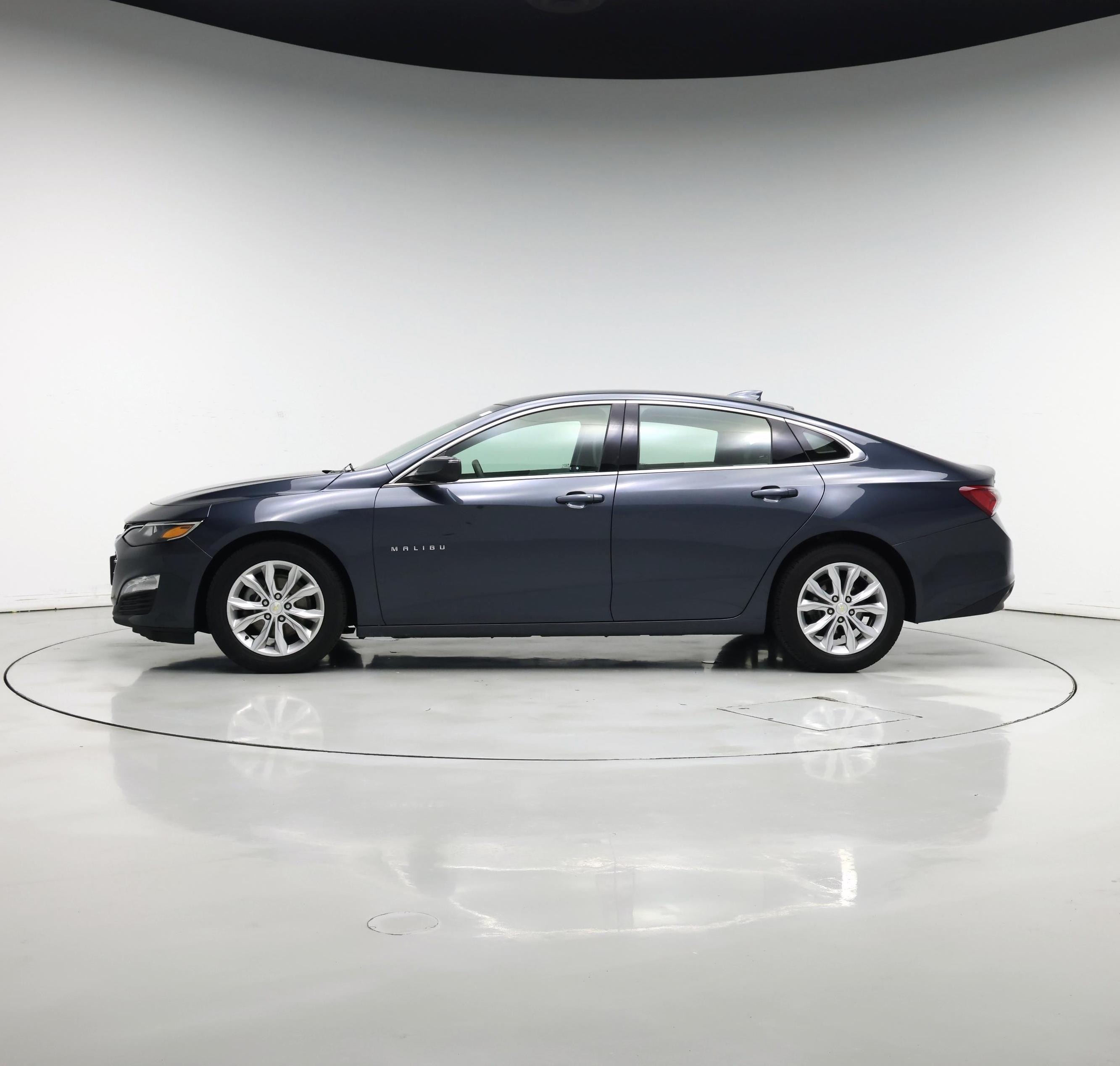 Thumbnail: 2020 Chevrolet Malibu - 3