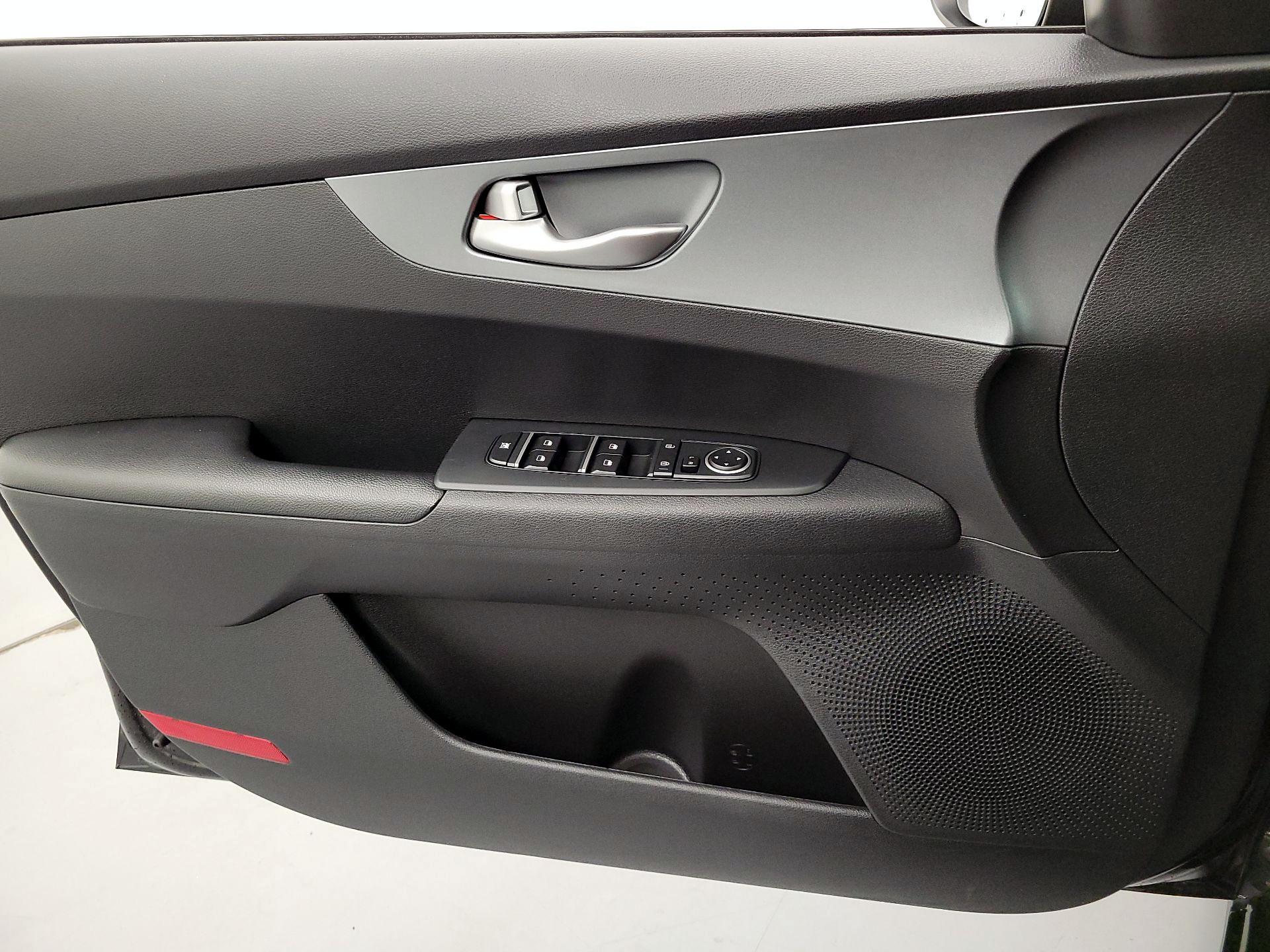 Thumbnail: 2021 Kia Forte - 12