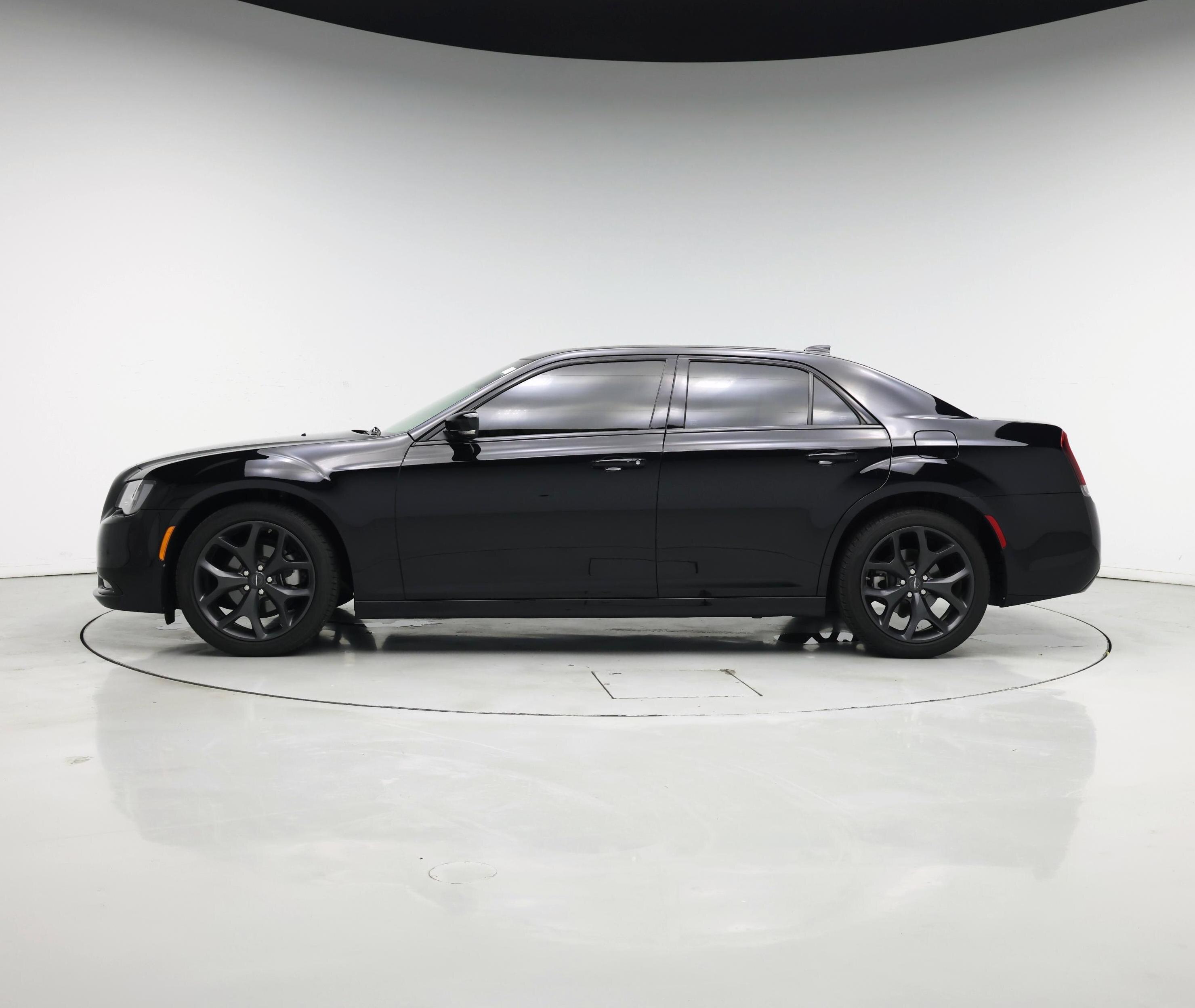 Thumbnail: 2023 Chrysler 300 - 3