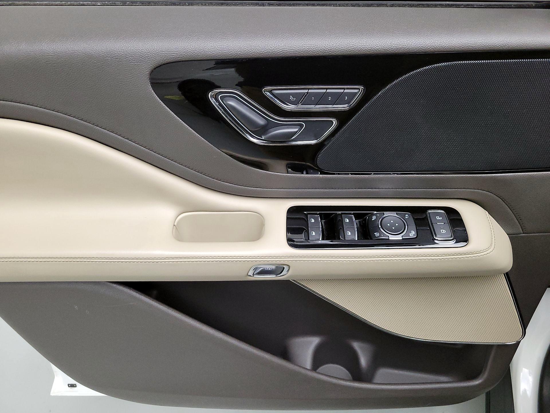 Thumbnail: 2021 Lincoln Aviator - 12