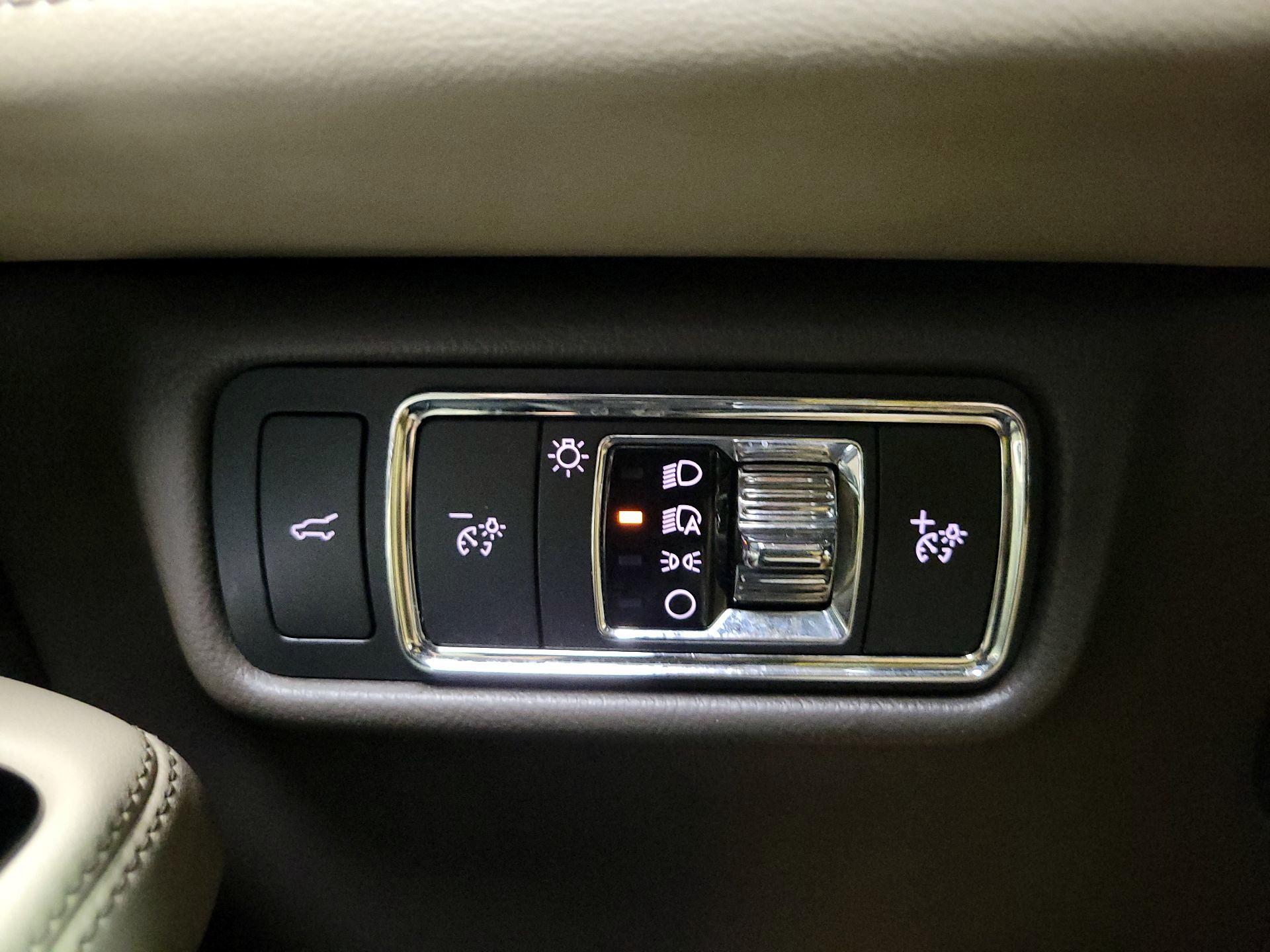 Thumbnail: 2021 Lincoln Aviator - 13