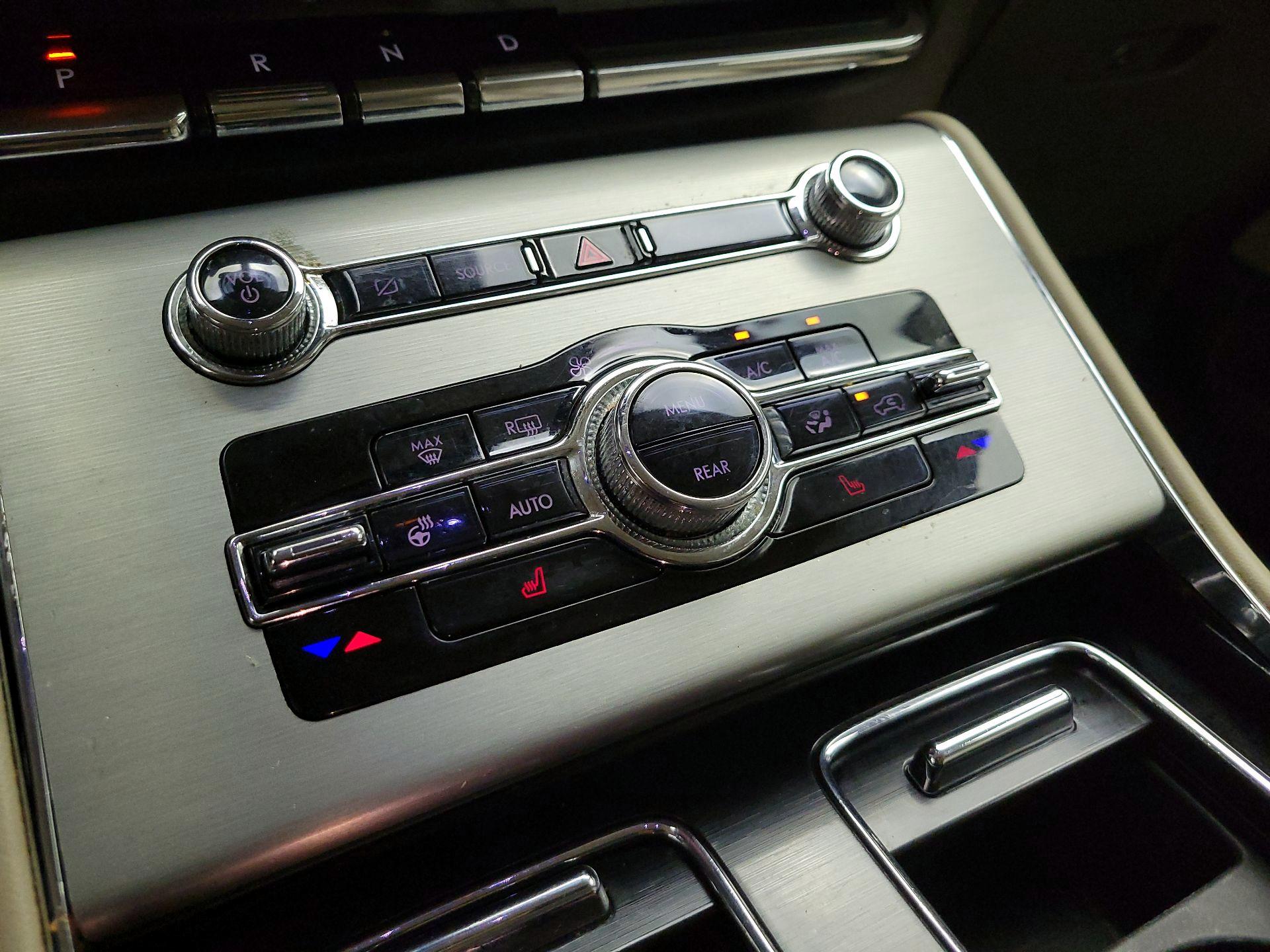 Thumbnail: 2021 Lincoln Aviator - 17