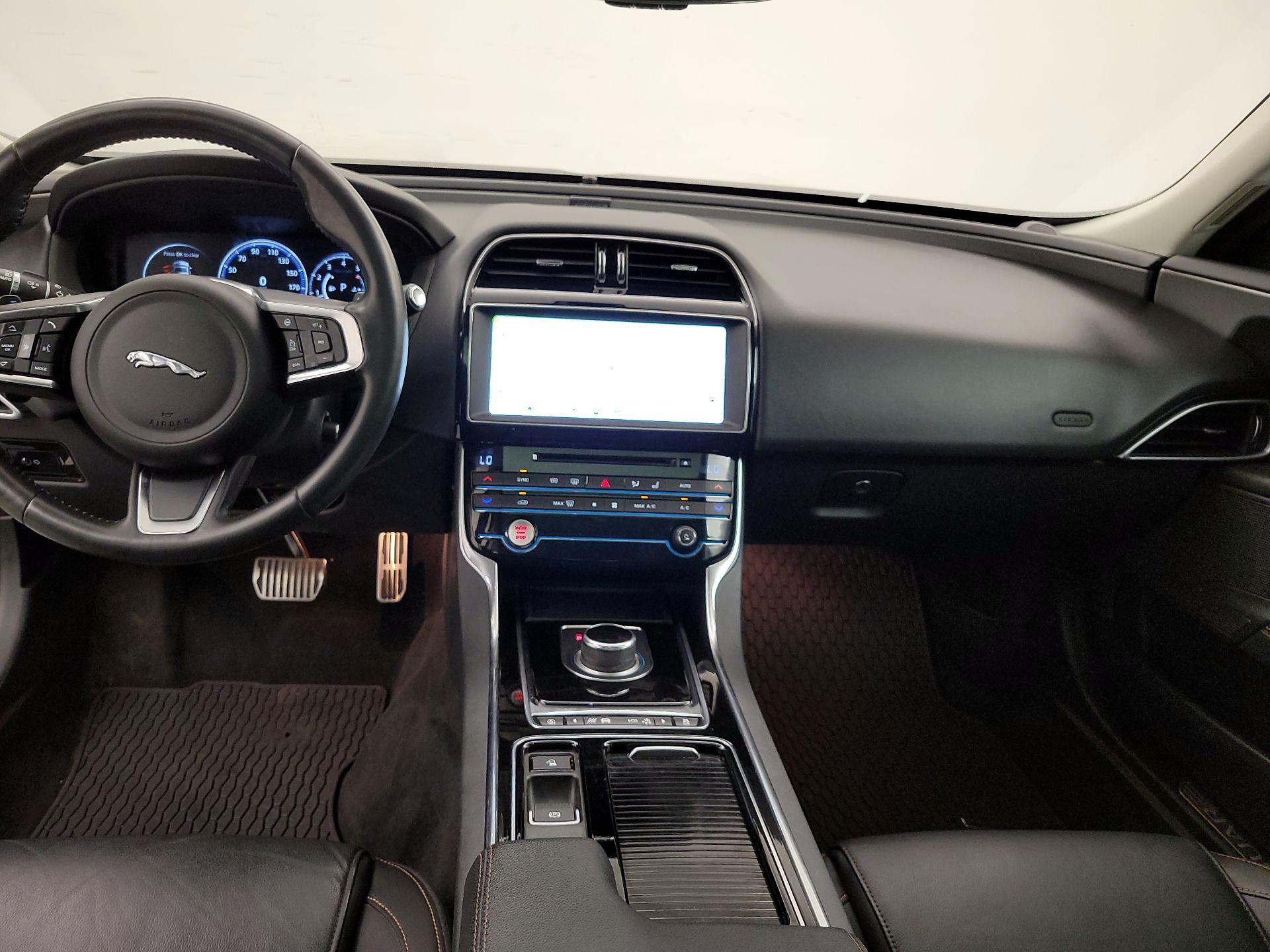 Thumbnail: 2019 Jaguar XE - 9