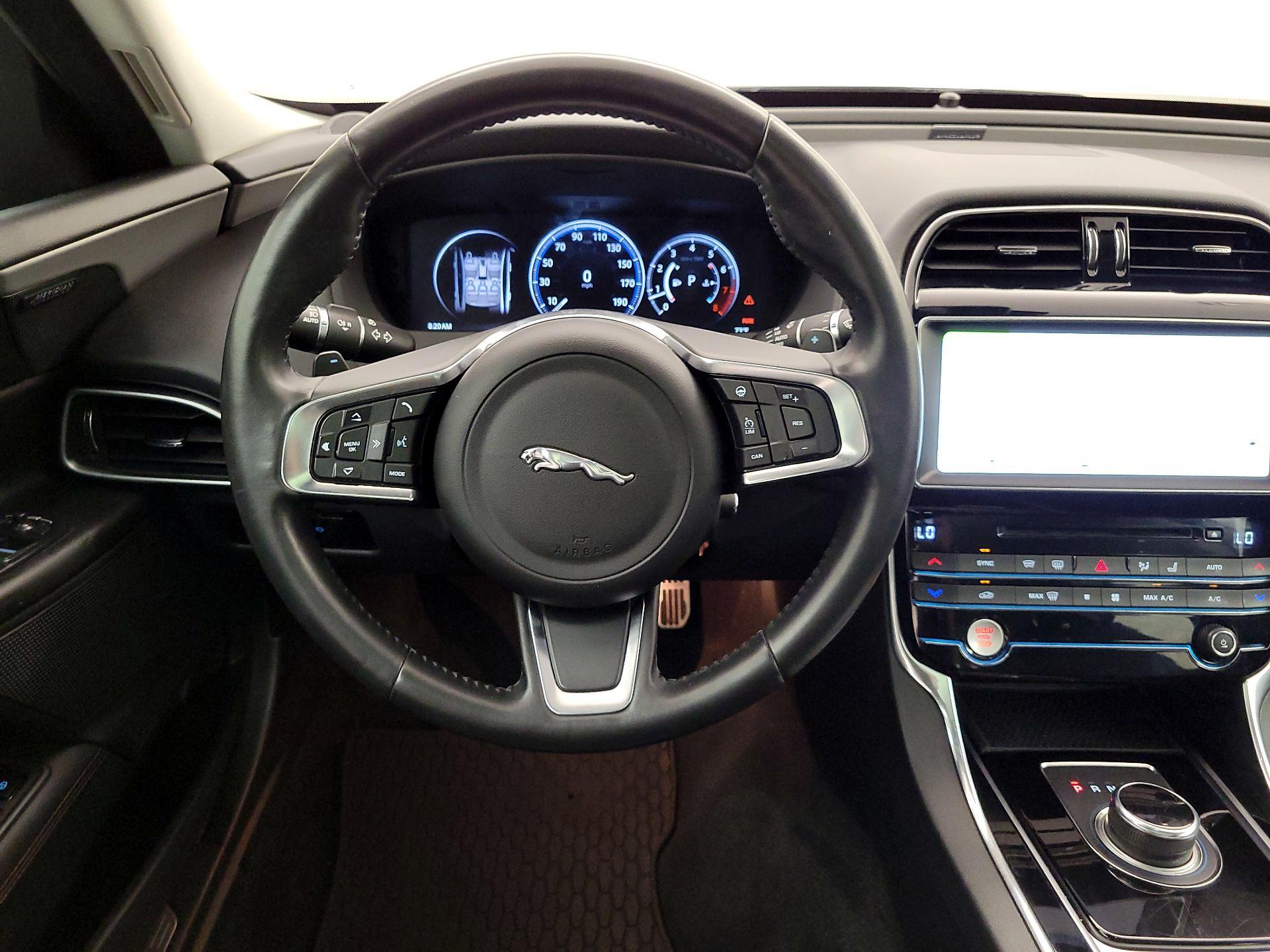 Thumbnail: 2019 Jaguar XE - 10