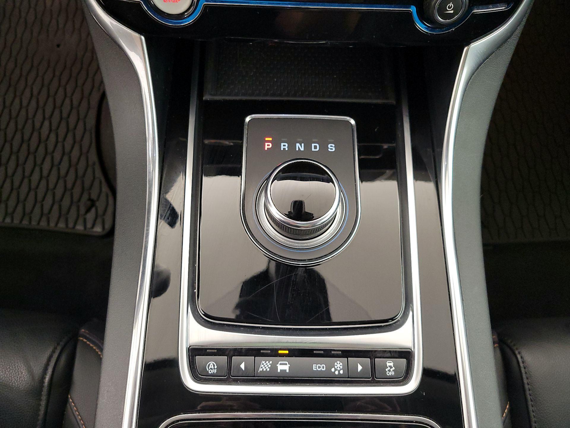 Thumbnail: 2019 Jaguar XE - 18