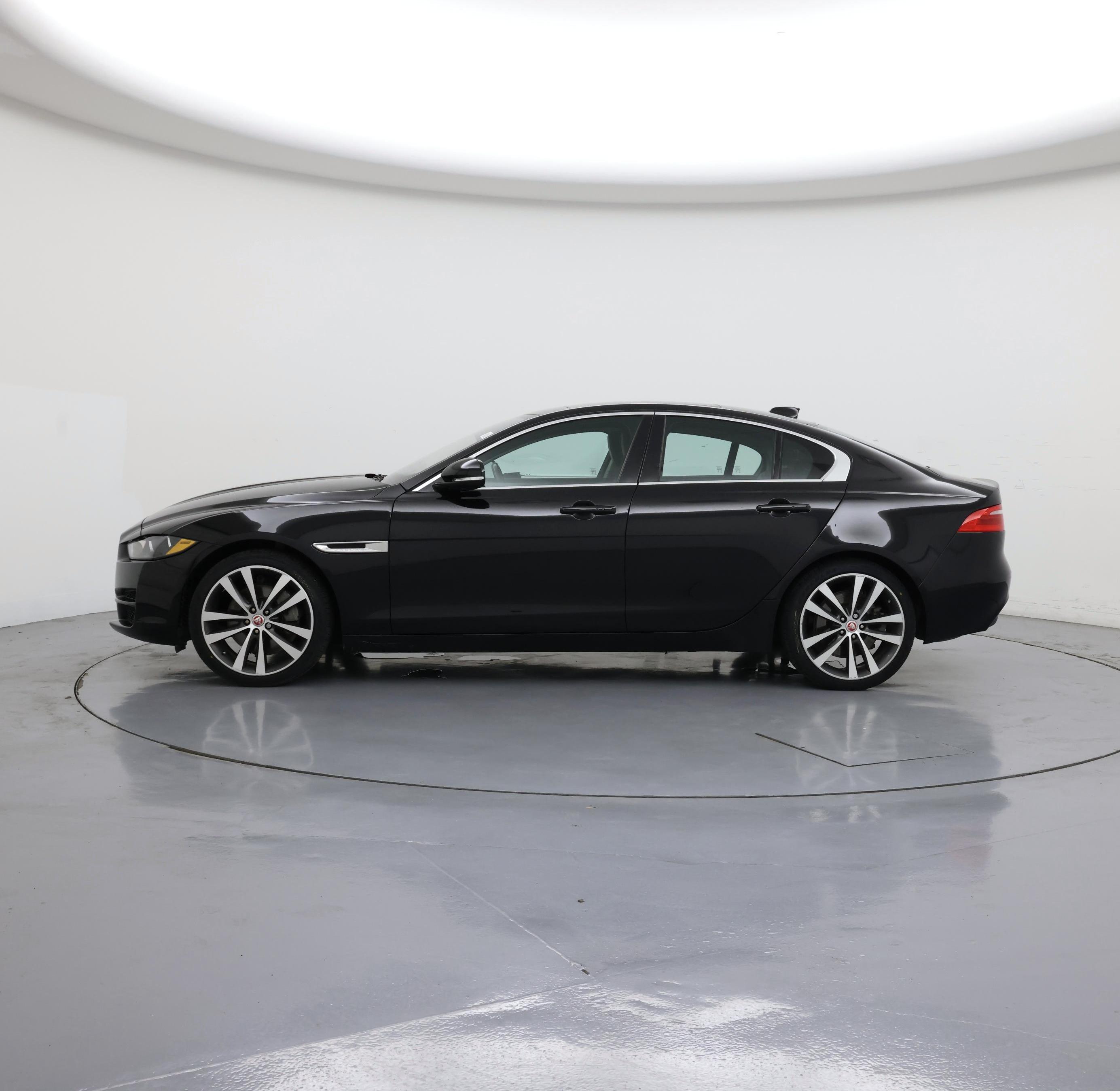 Thumbnail: 2019 Jaguar XE - 3