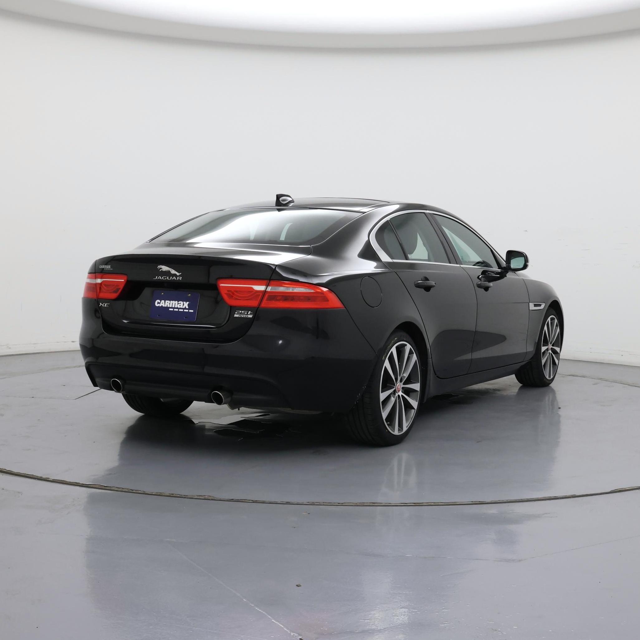 Thumbnail: 2019 Jaguar XE - 8
