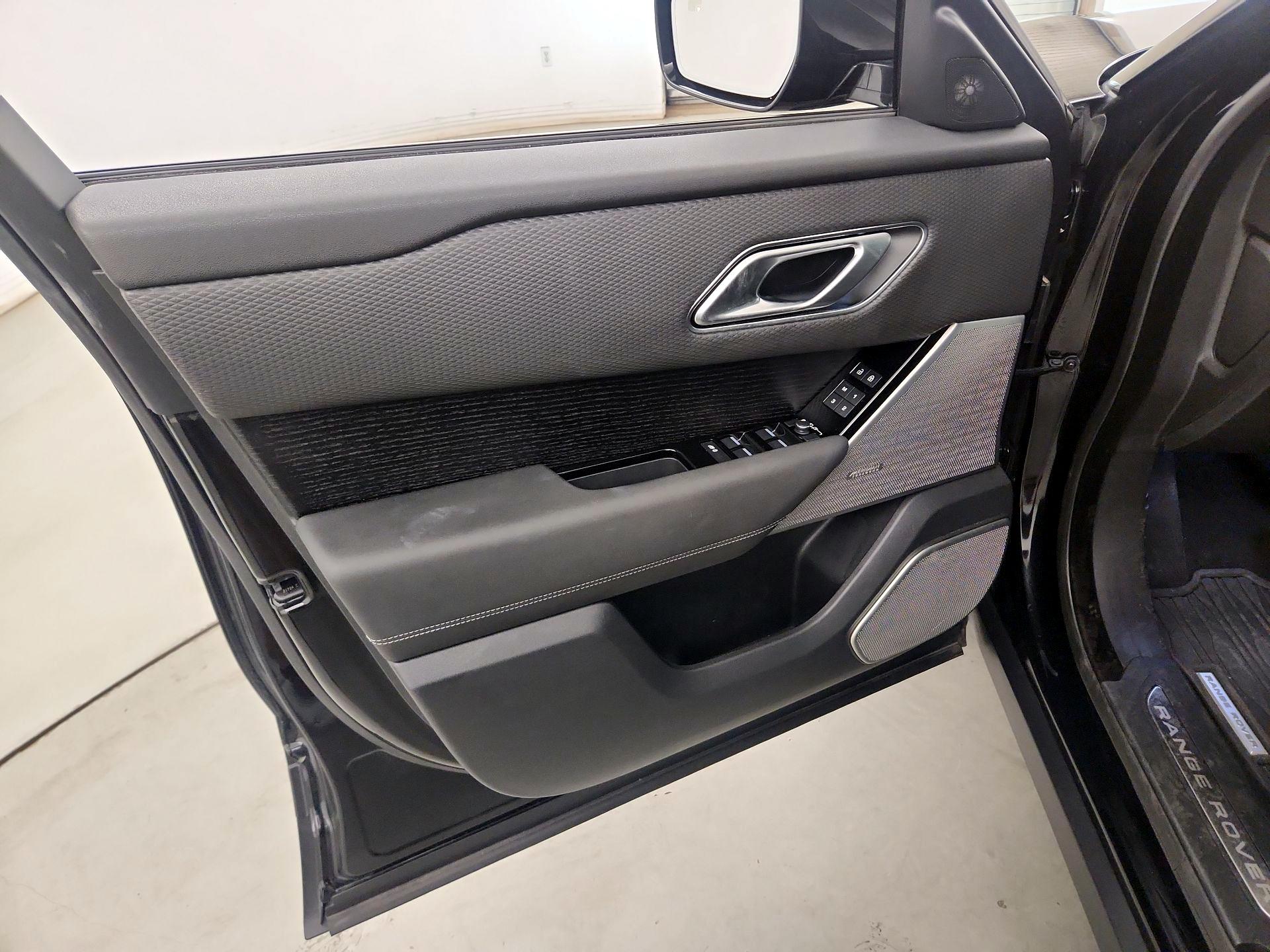 Thumbnail: 2022 Land Rover Range Rover Velar - 10