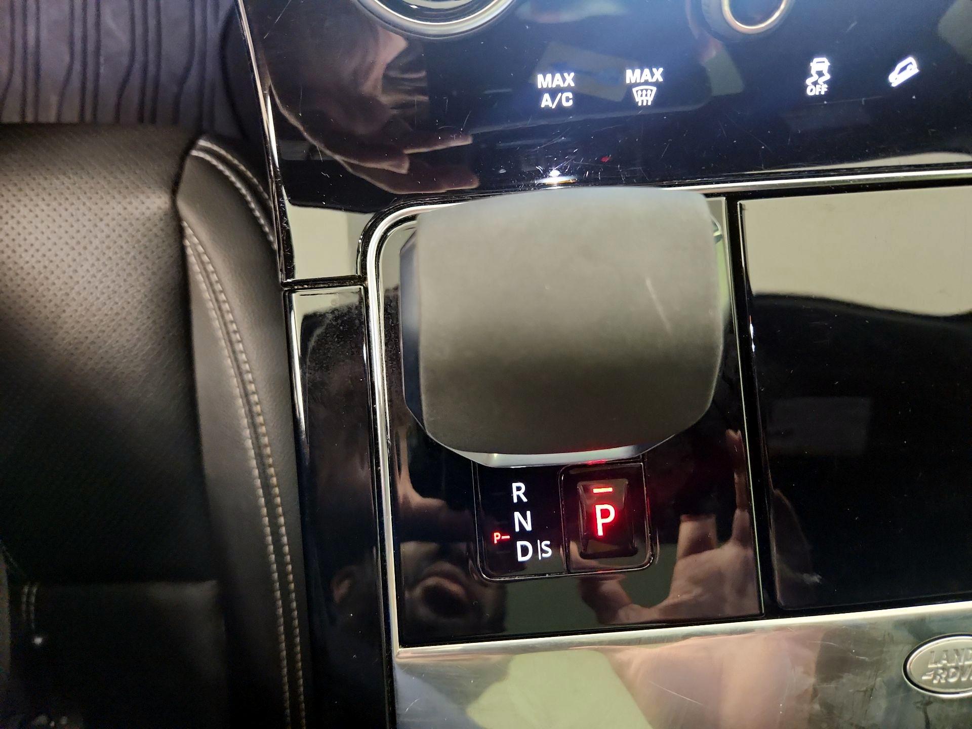 Thumbnail: 2022 Land Rover Range Rover Velar - 16
