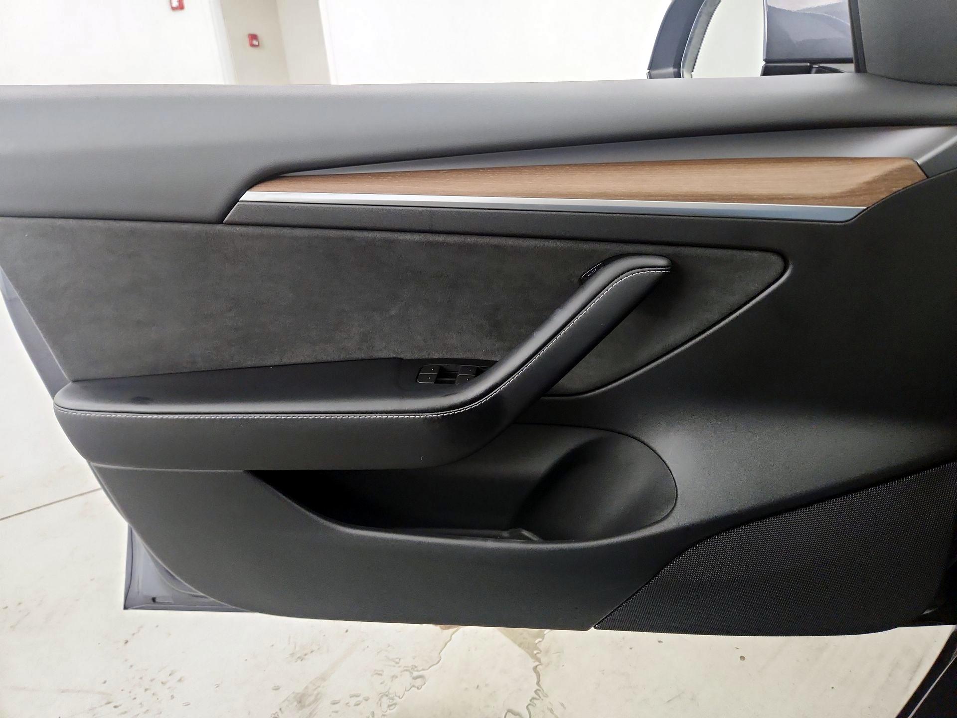 Thumbnail: 2023 Tesla Model 3 - 10