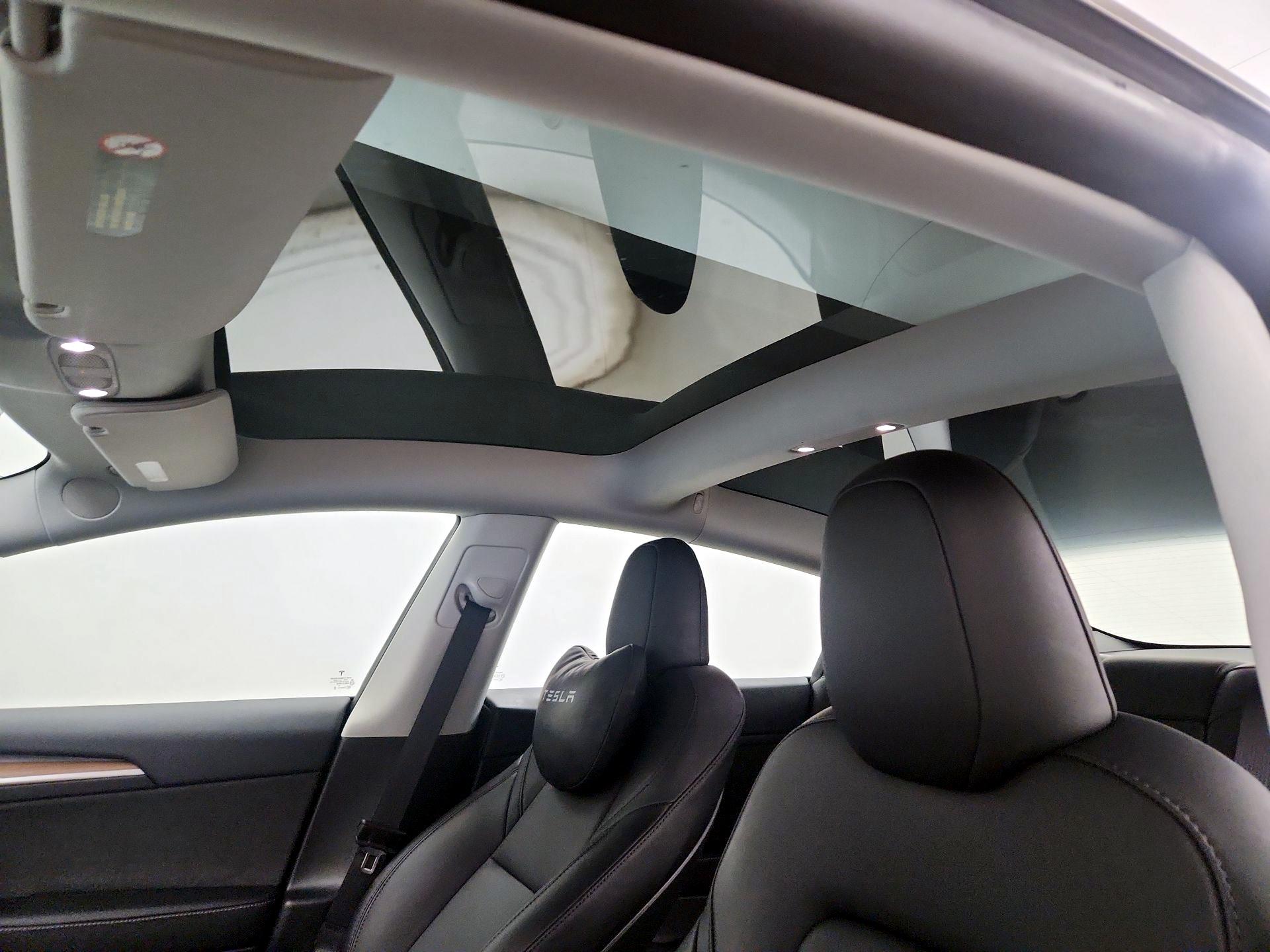 Thumbnail: 2023 Tesla Model 3 - 17